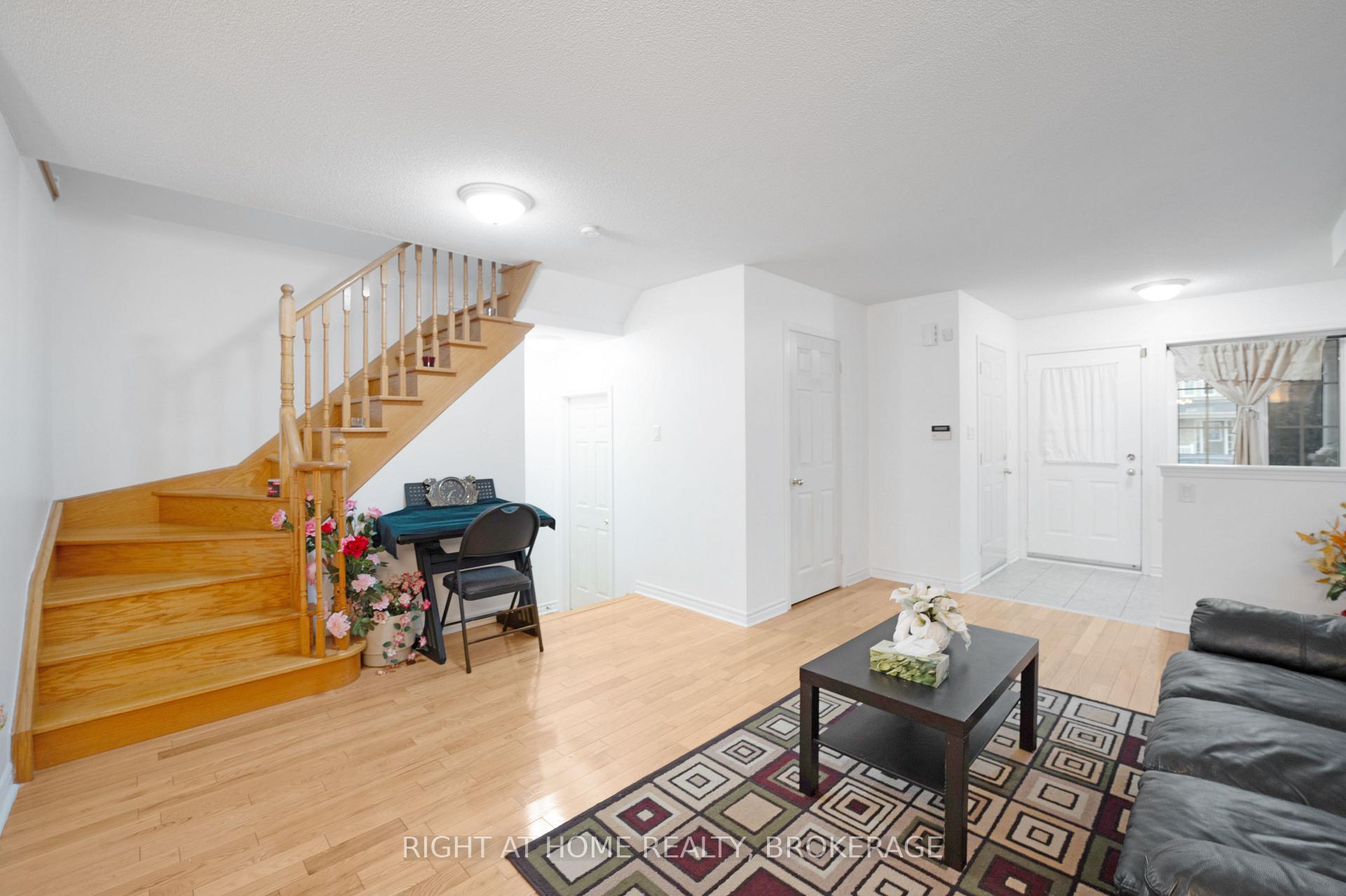 Photo 9 of 1528 Avonmore Square N, Pickering, Town Centre — HOMEH