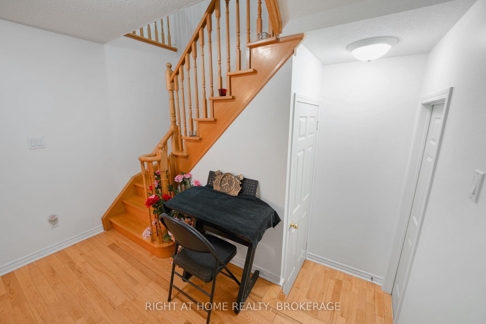 Photo 11 of 1528 Avonmore Square N, Pickering, Town Centre — HOMEH