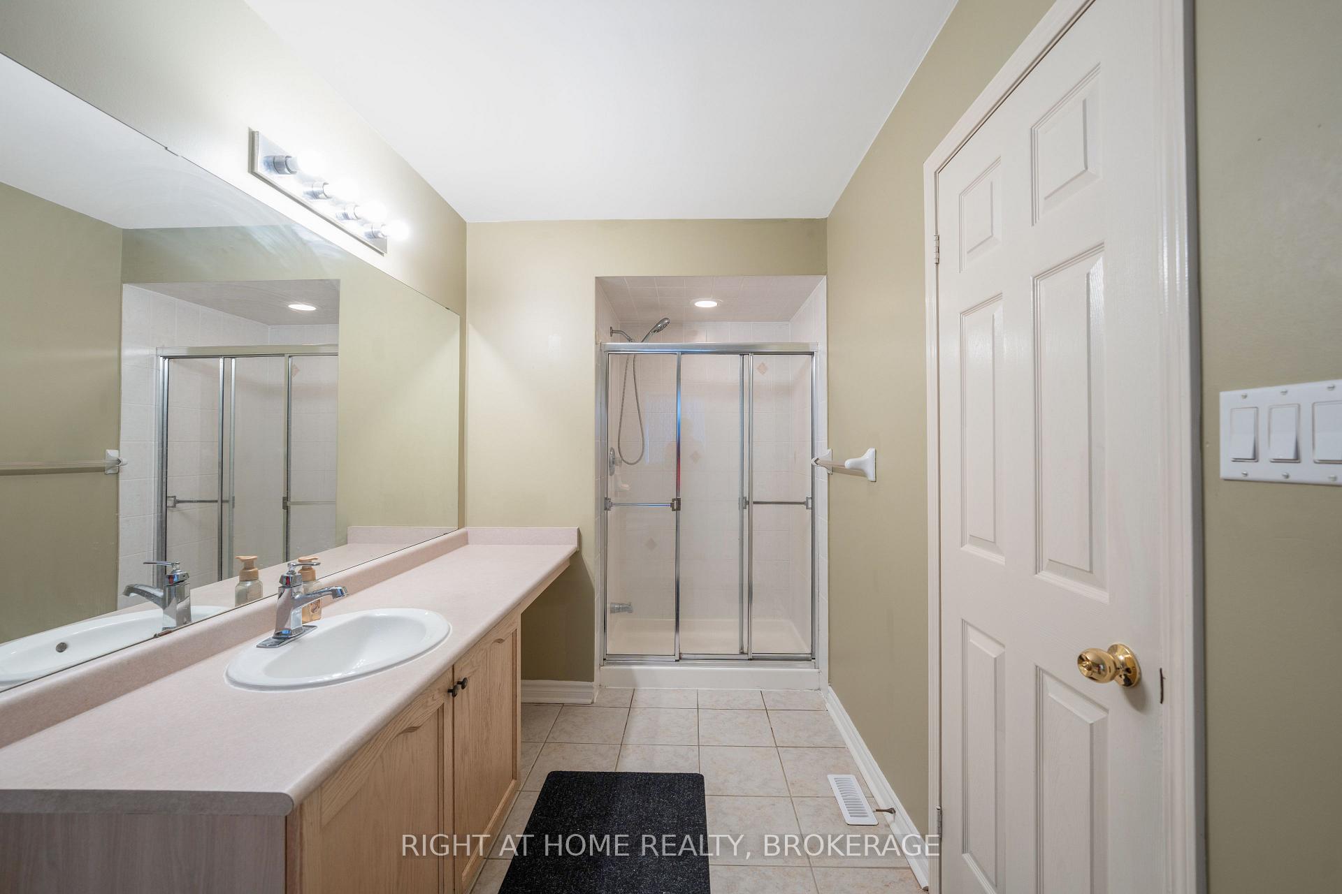 Photo 17 of 1528 Avonmore Square N, Pickering, Town Centre — HOMEH