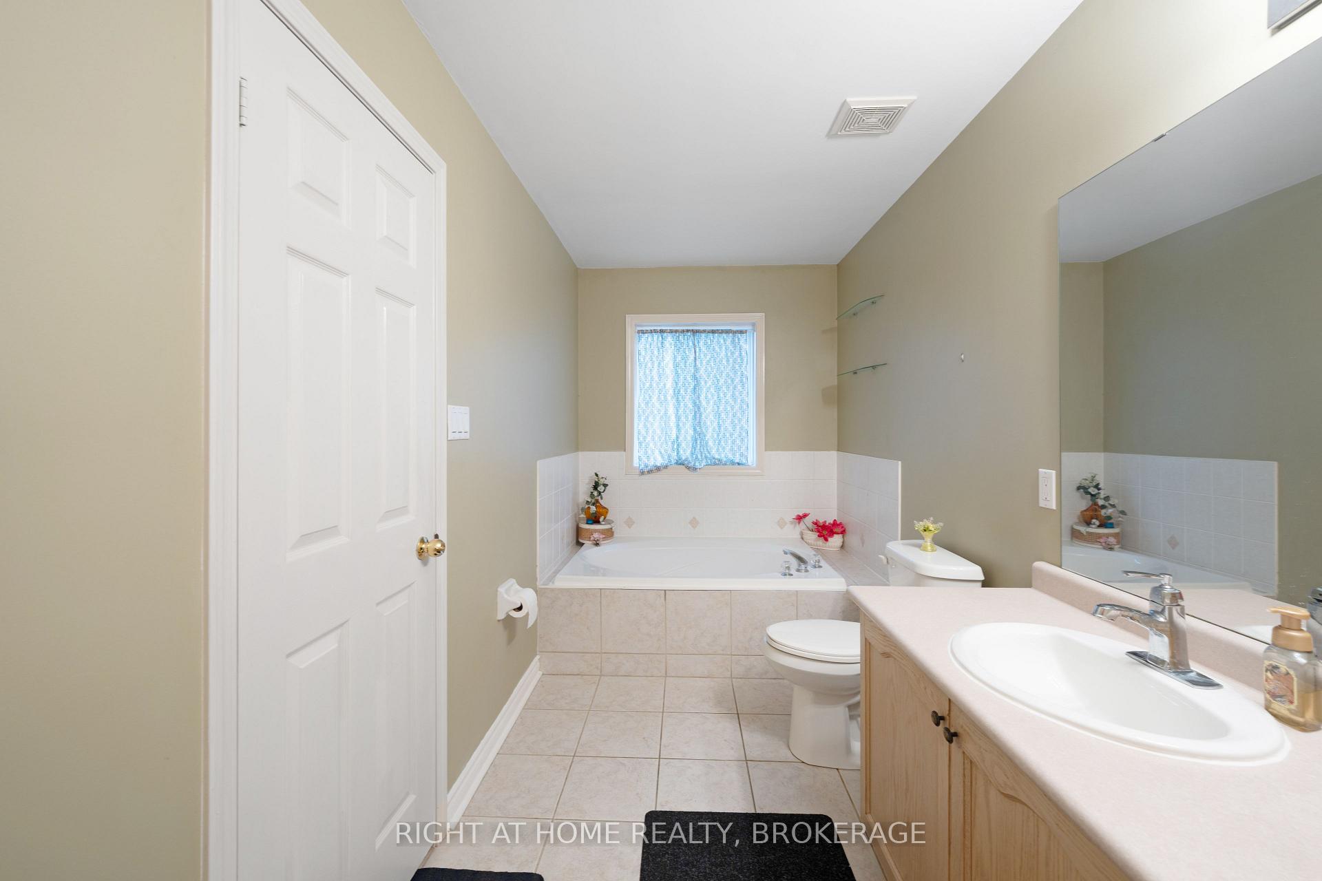 Photo 18 of 1528 Avonmore Square N, Pickering, Town Centre — HOMEH
