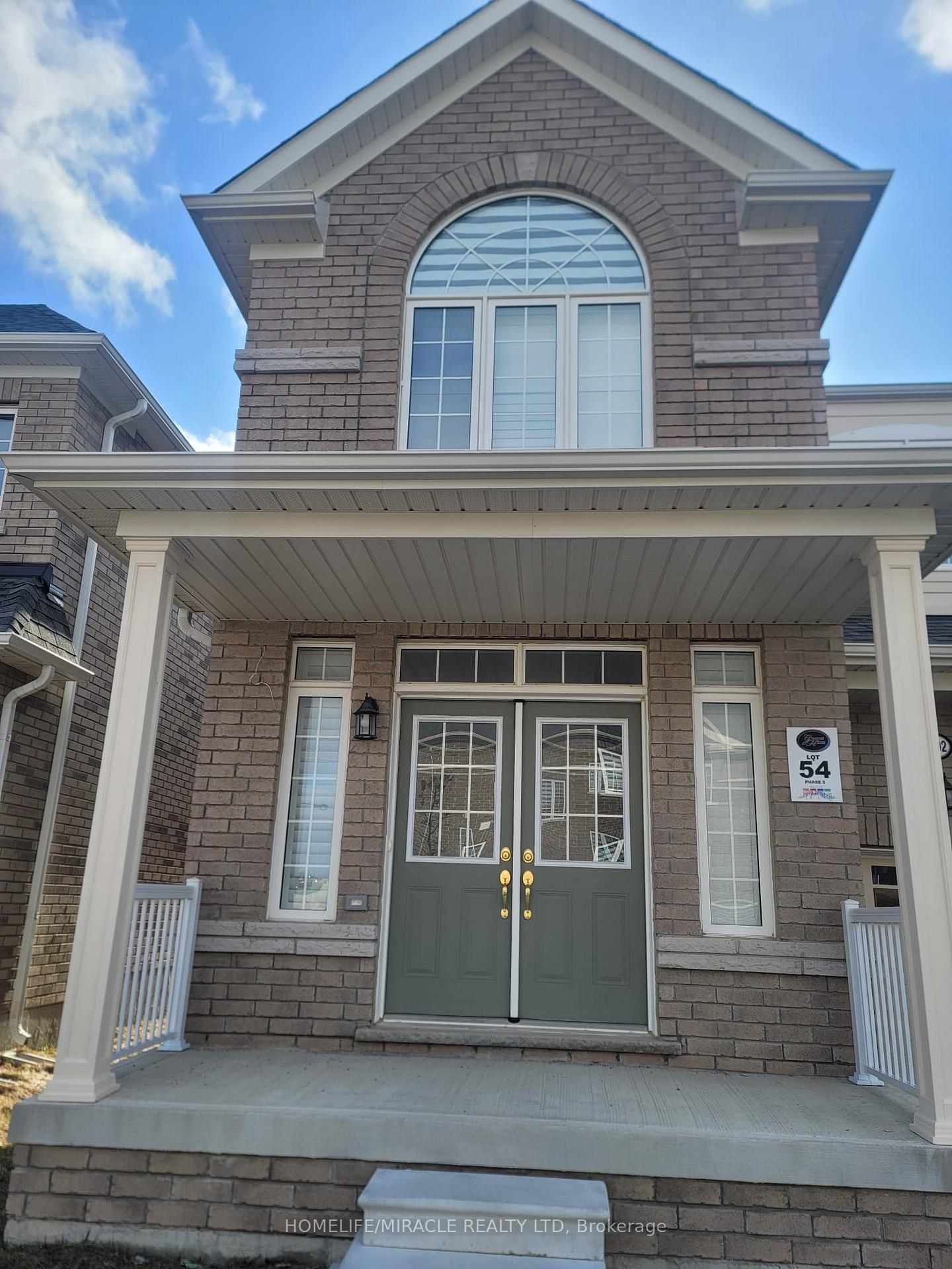 Front of 1892 Fosterbrook Street N