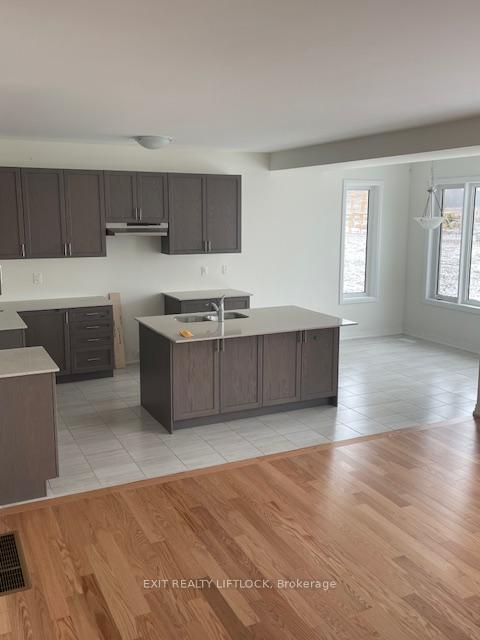 Photo 5 of 815 Griffin Trail, Peterborough, Monaghan Ward 2 — HOMEH