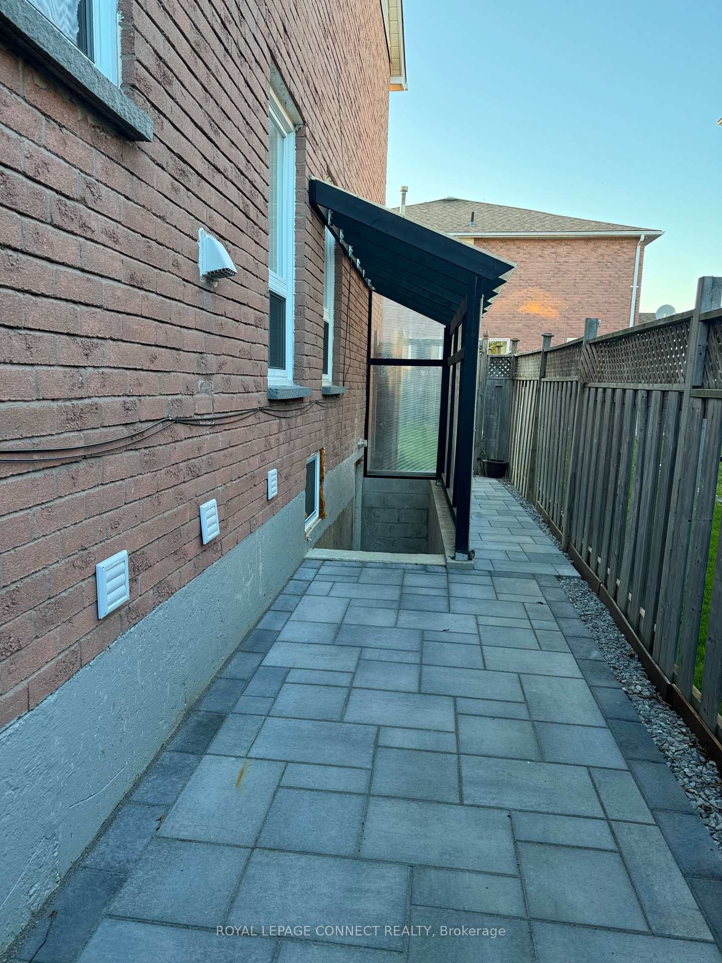 Photo 9 of 533 Gardenview Square, Pickering, Amberlea — HOMEH