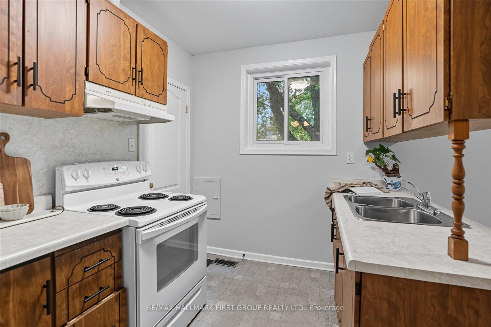 Photo 9 of 848 Bem Avenue, Pickering, Bay Ridges — HOMEH