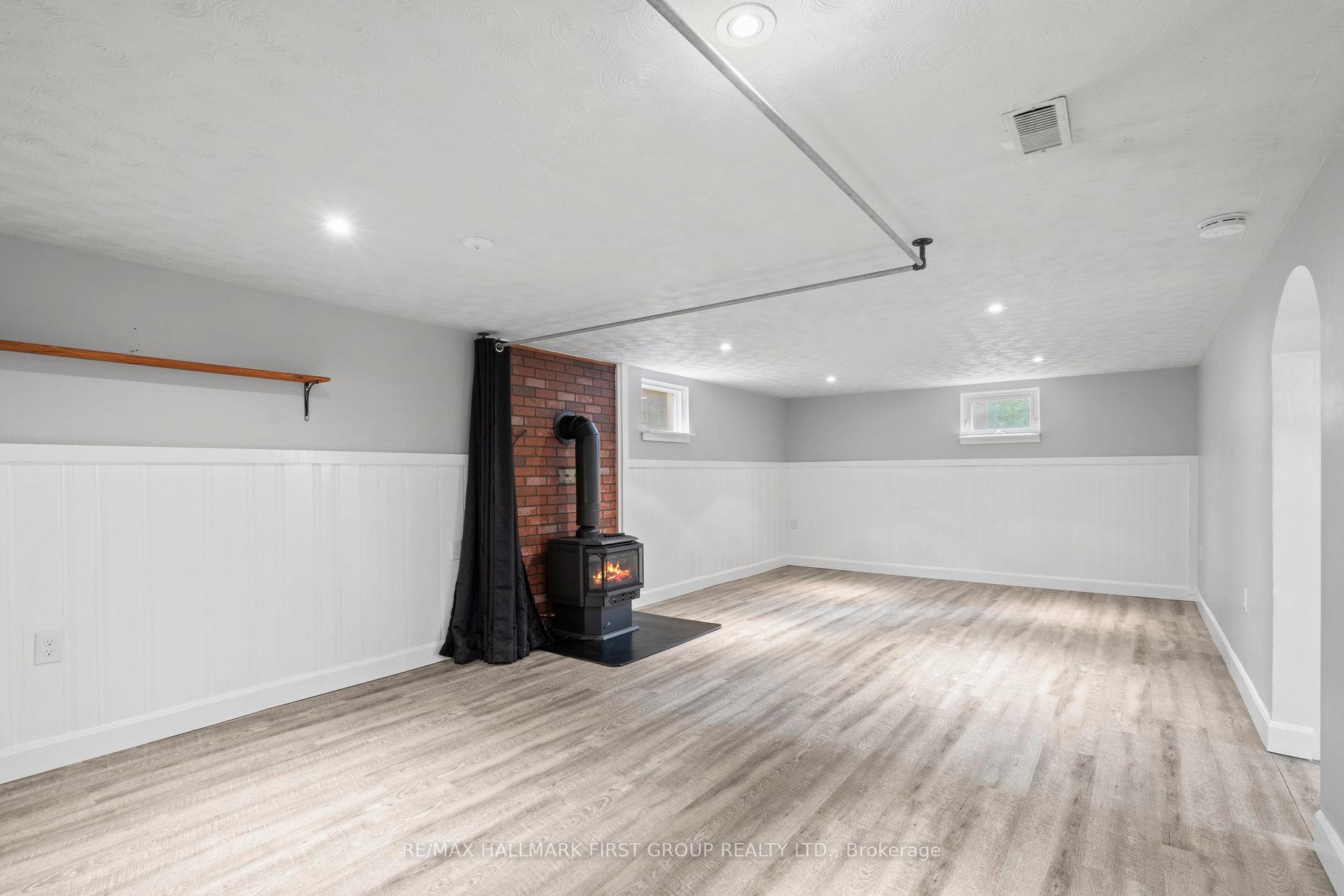 Photo 5 of Unit BSMT, 889 Fairbairn Street, Peterborough, Northcrest Ward 5 — HOMEH