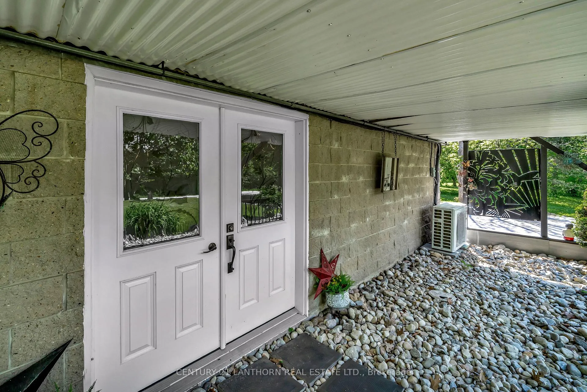 Photo 3 of 11807 Loyalist Parkway, Prince Edward County, Hallowell Ward — HOMEH