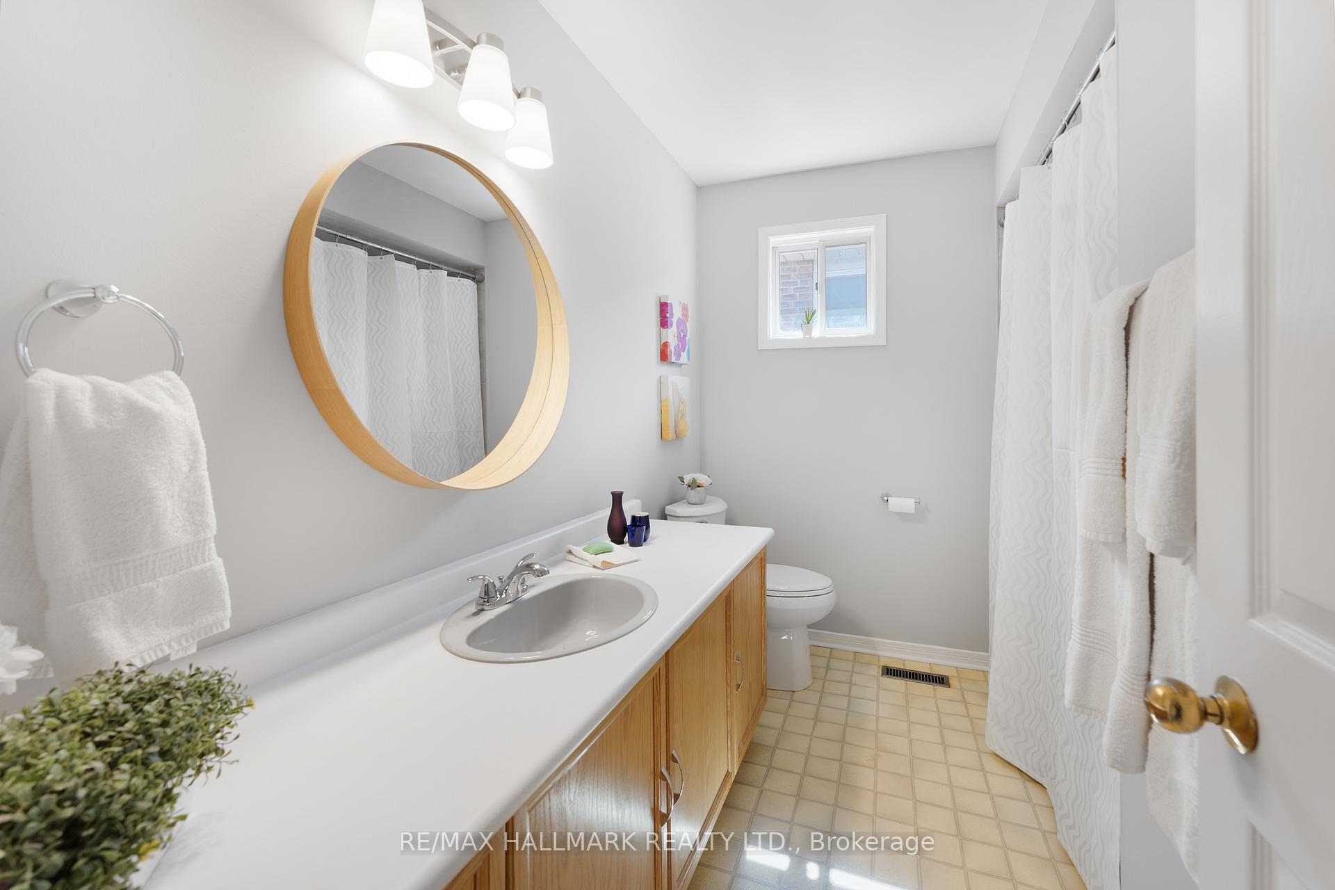 Photo 5 of 1844 Ashford Drive, Pickering, Village East — HOMEH