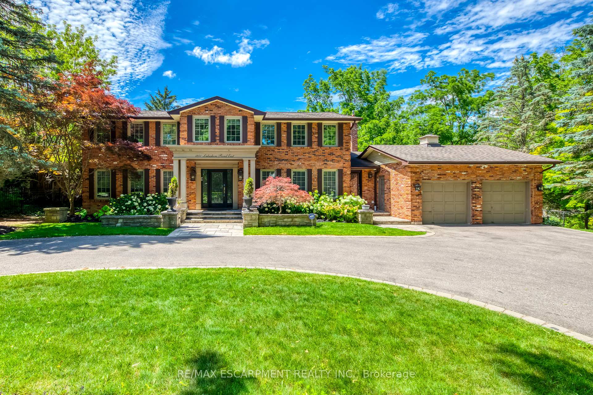 Front of 1251 Lakeshore Road E