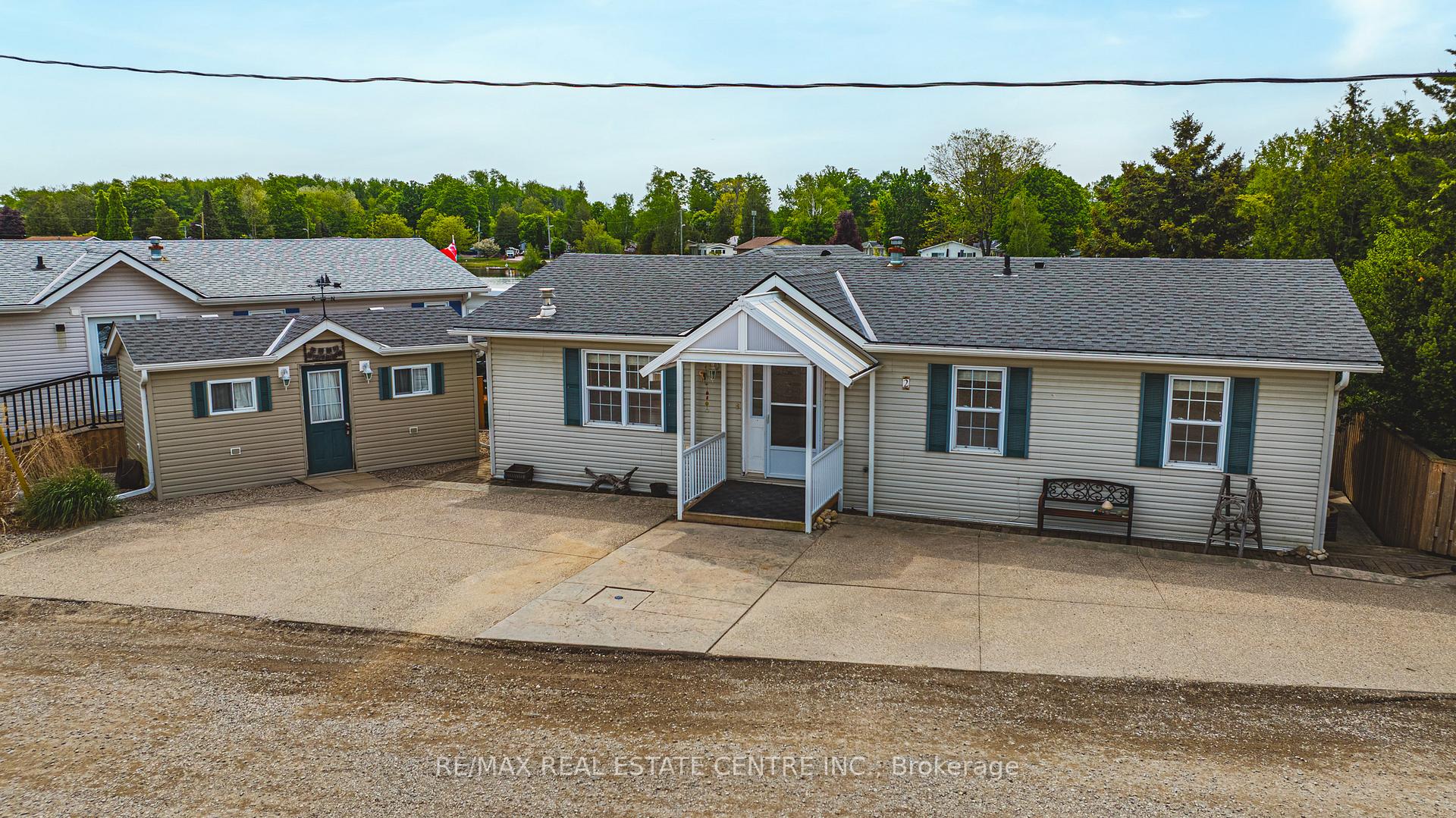 Photo 4 of 2 Hemlock Crescent Pvt, Puslinch, Rural Puslinch East — HOMEH