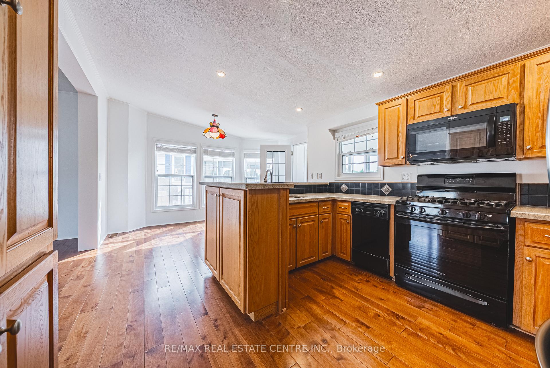 Photo 8 of 2 Hemlock Crescent Pvt, Puslinch, Rural Puslinch East — HOMEH
