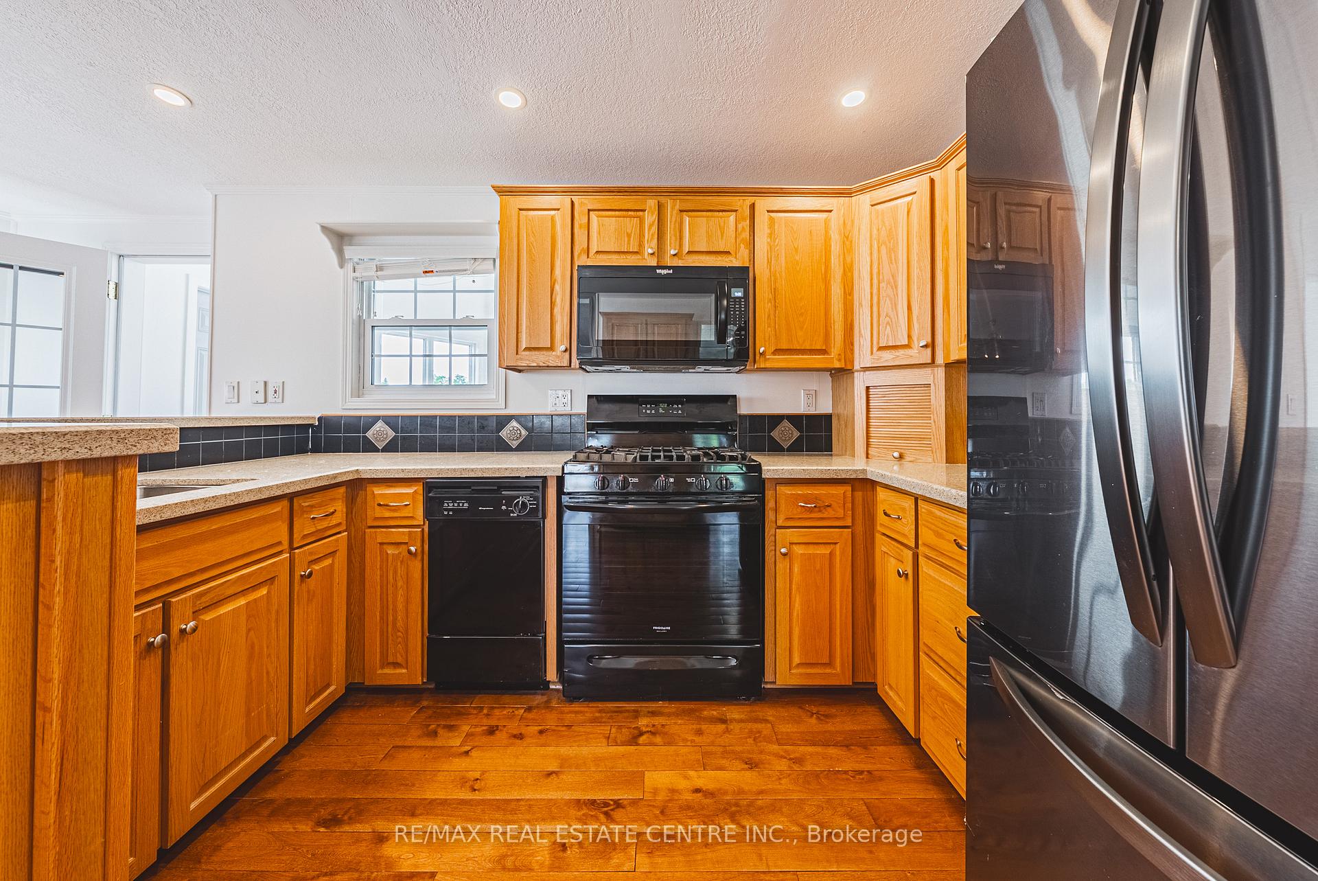 Photo 9 of 2 Hemlock Crescent Pvt, Puslinch, Rural Puslinch East — HOMEH
