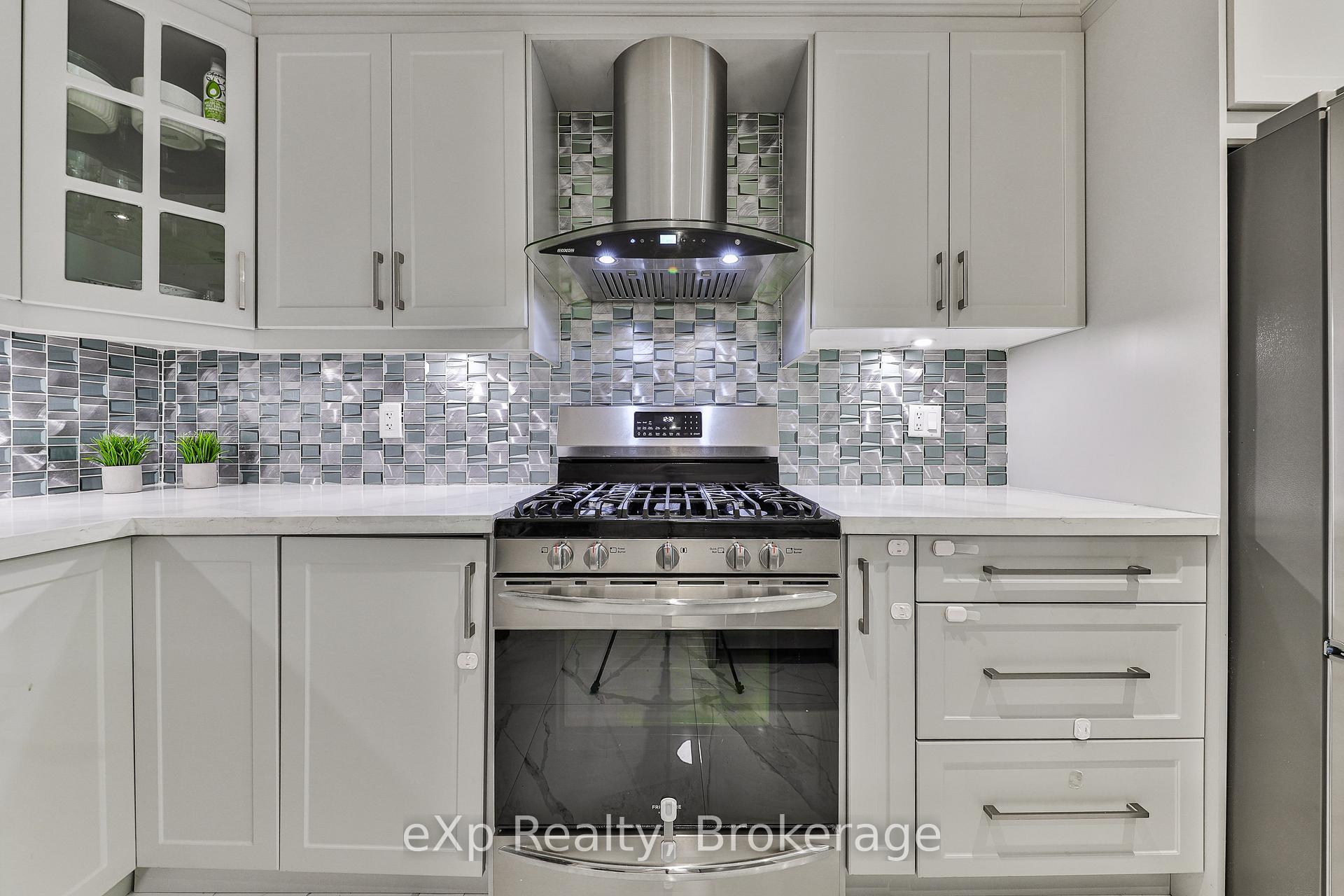 Photo 3 of 765 Sunbird Trail, Pickering, Amberlea — HOMEH