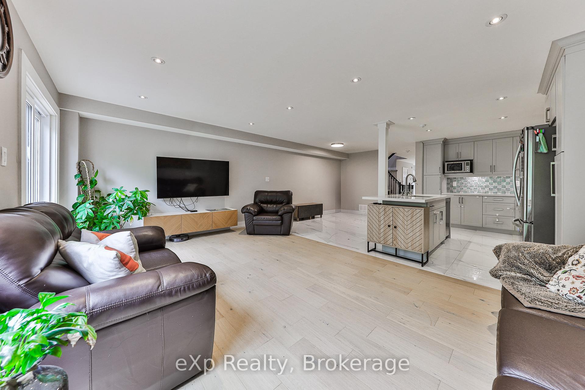Photo 9 of 765 Sunbird Trail, Pickering, Amberlea — HOMEH