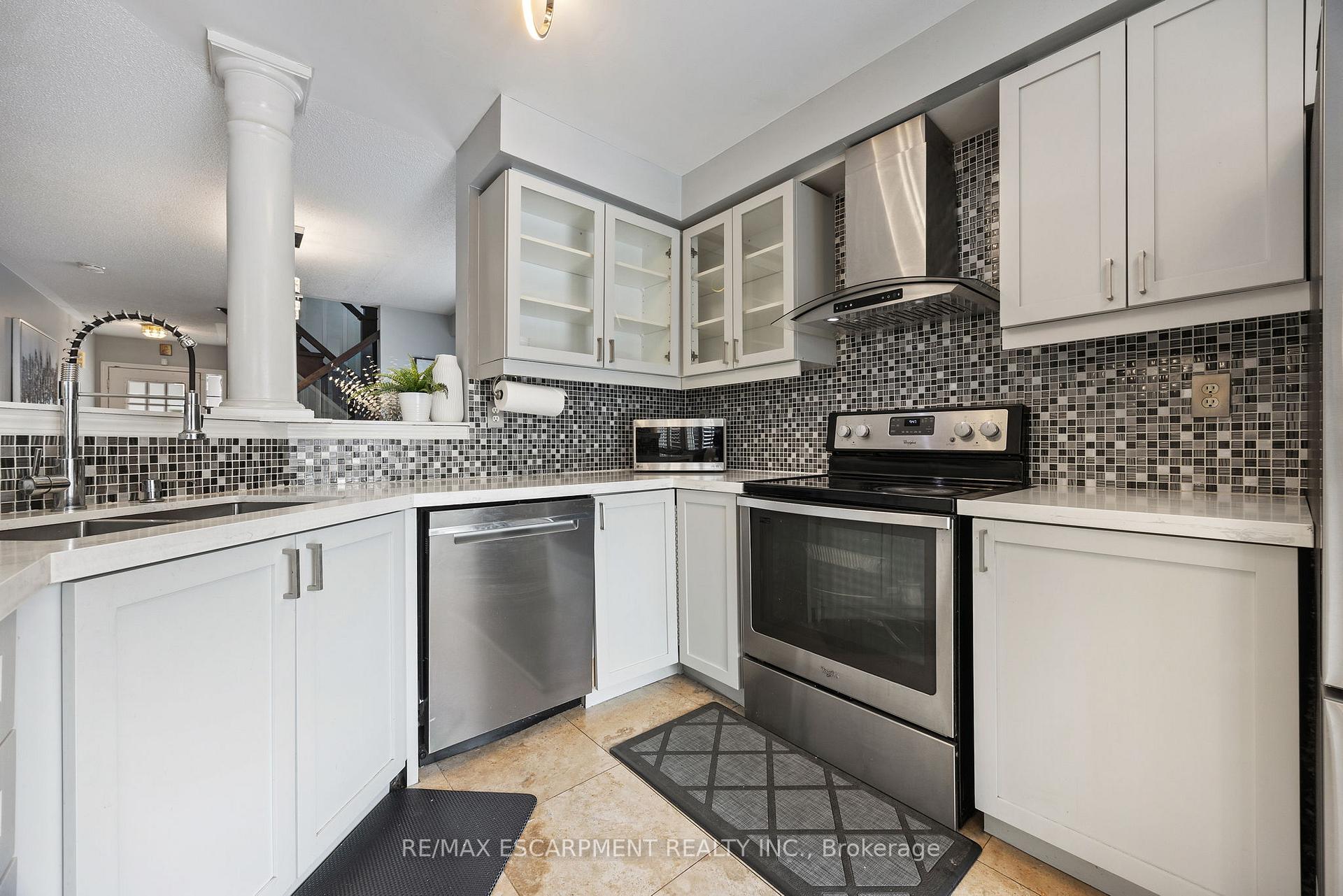 Photo 9 of 412 Baverstock Crescent, Milton, Clarke — HOMEH