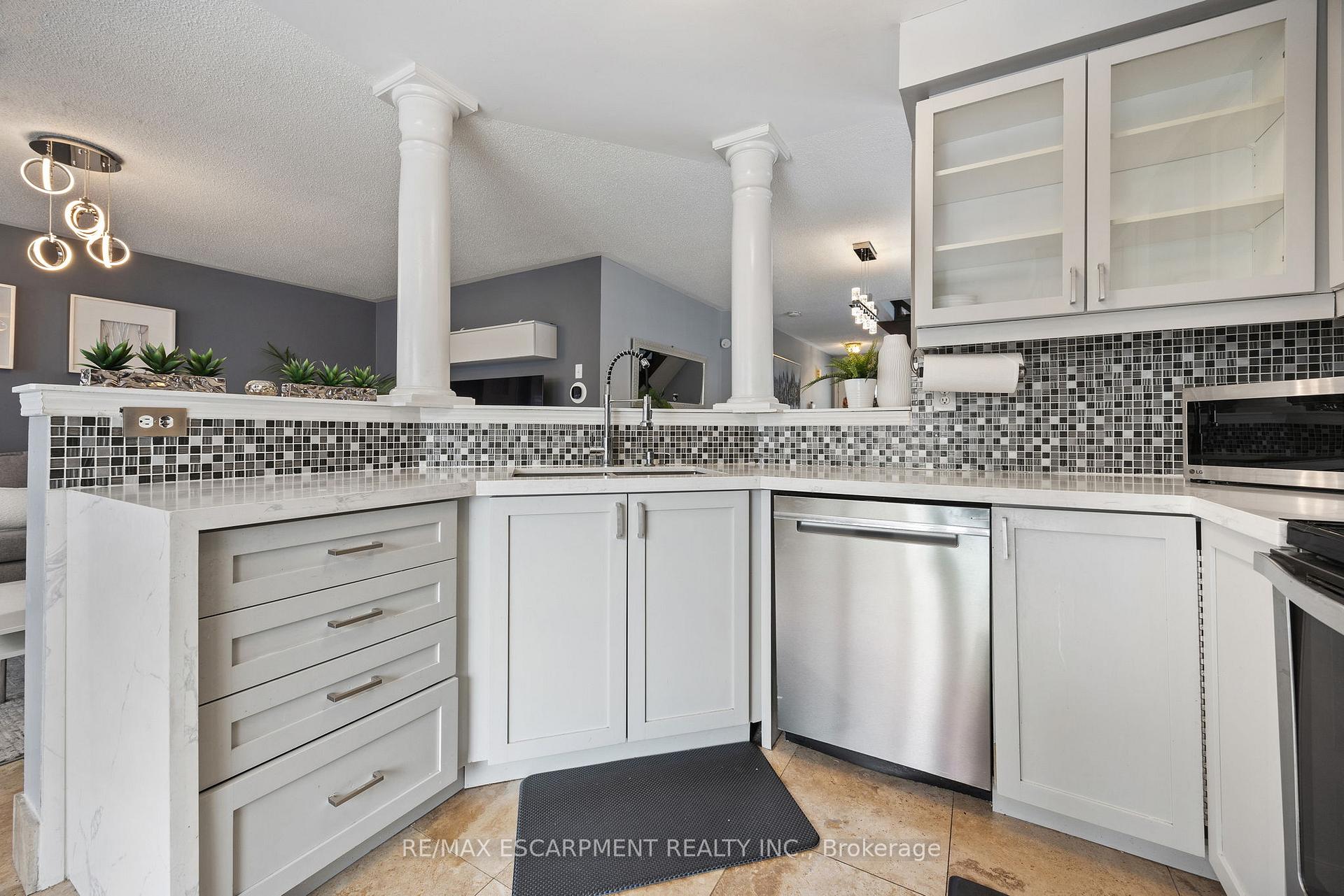Photo 11 of 412 Baverstock Crescent, Milton, Clarke — HOMEH