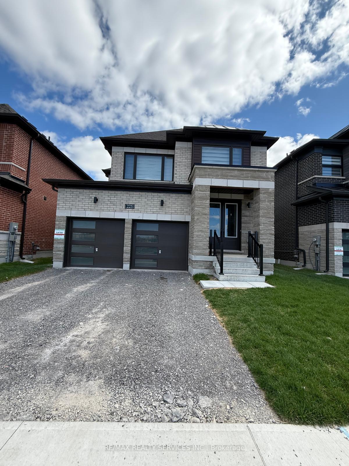Front of 225 Flavelle Way