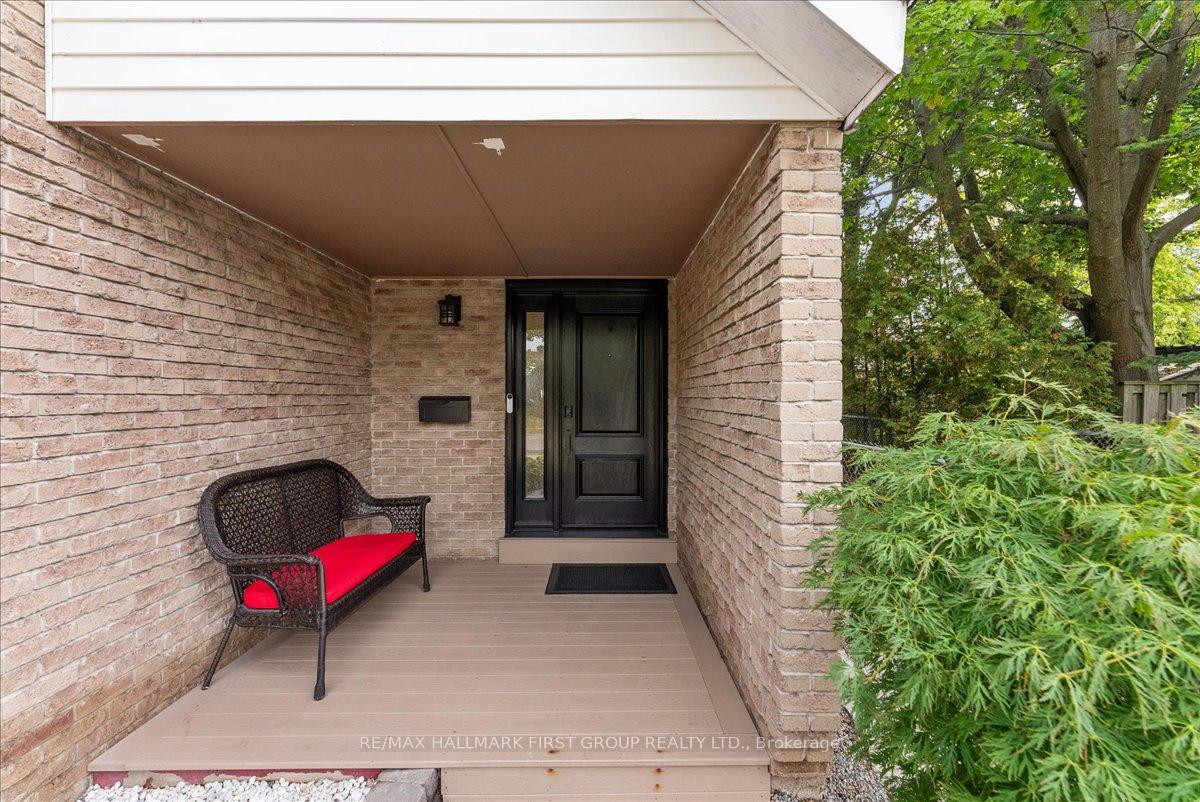 Photo 2 of 1587 Geta Circle, Pickering, Village East — HOMEH