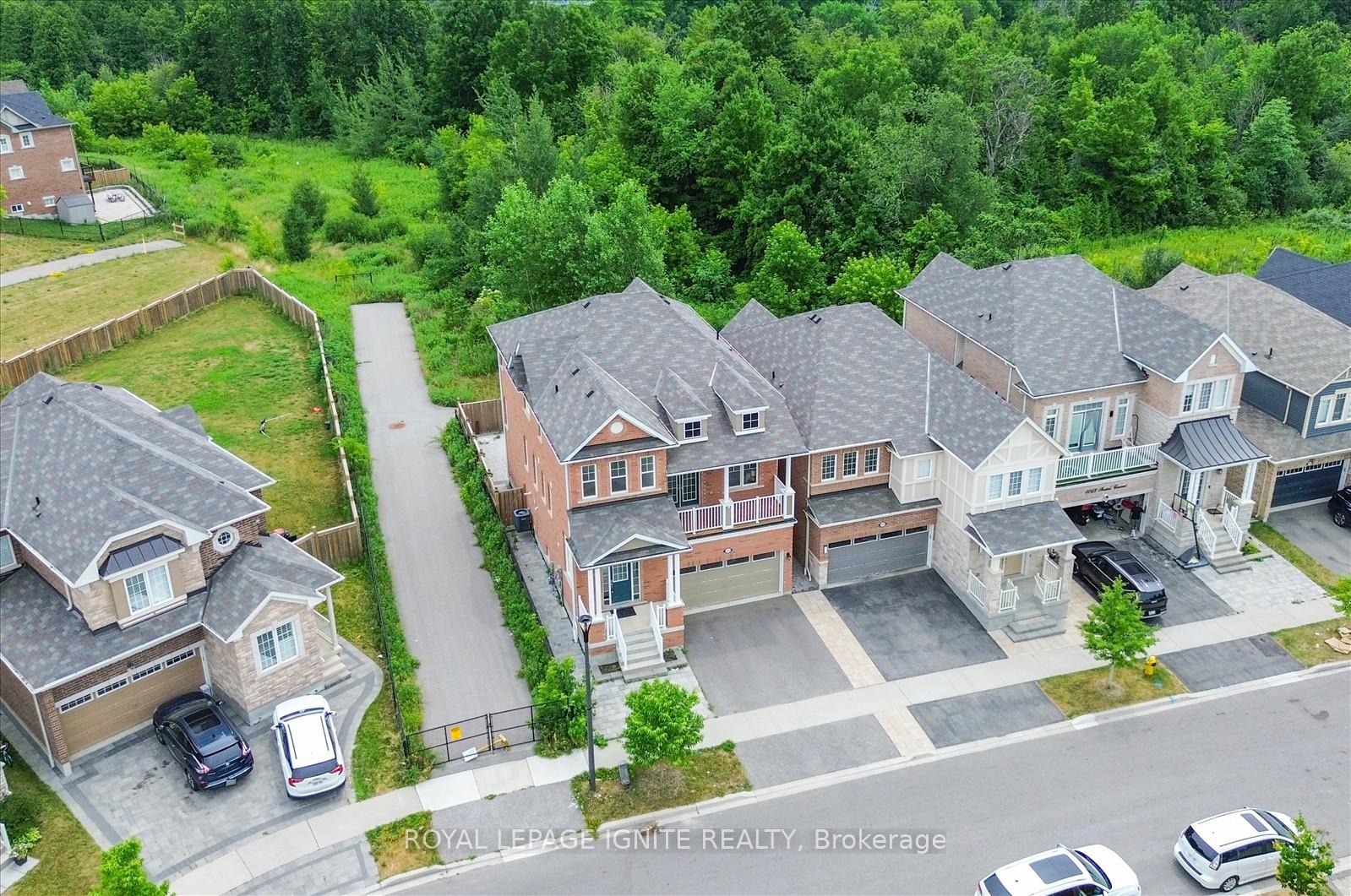 Photo 8 of 1072 Foxtail Crescent, Pickering, Rural Pickering — HOMEH