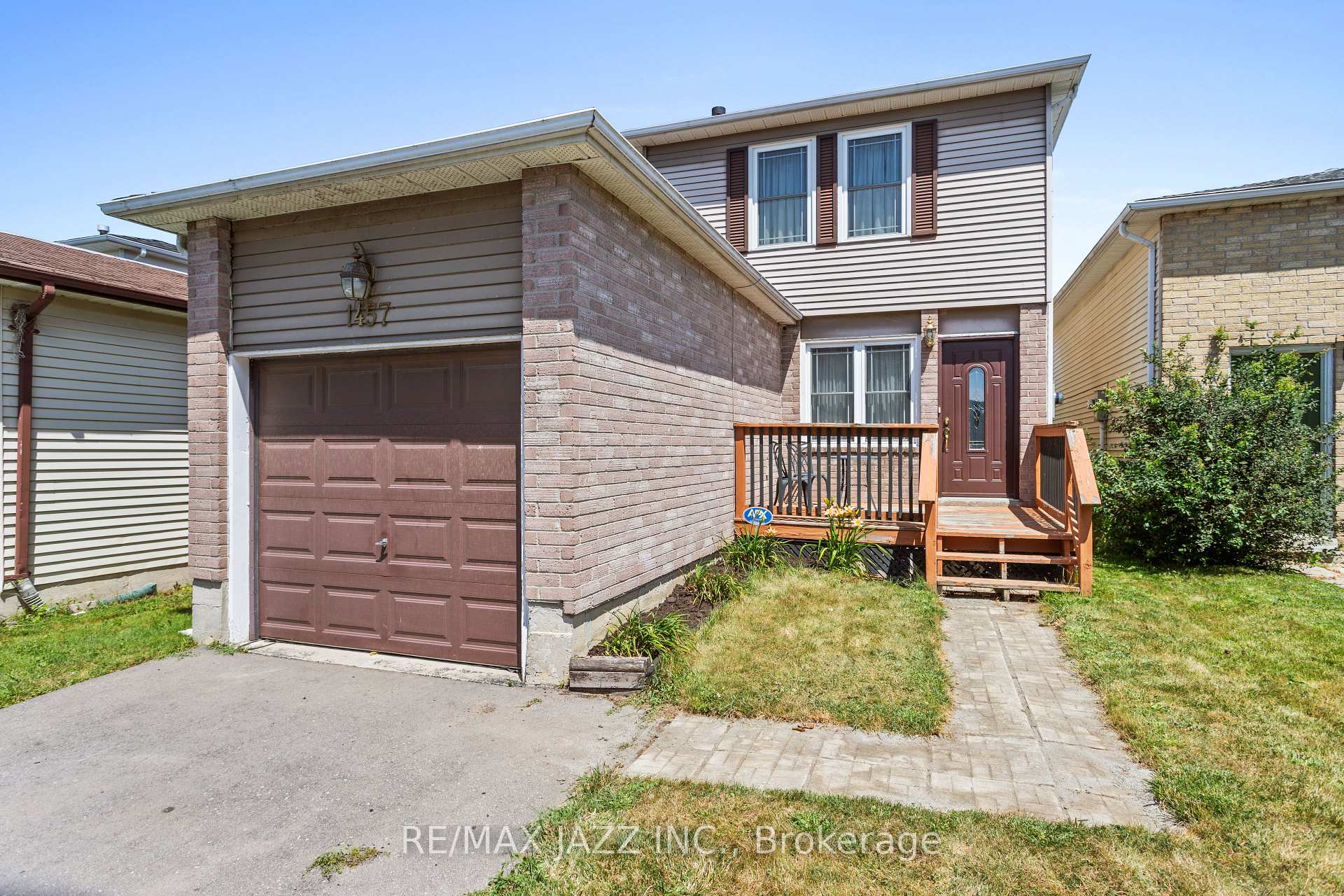 Front of 1457 Birchcliffe Court