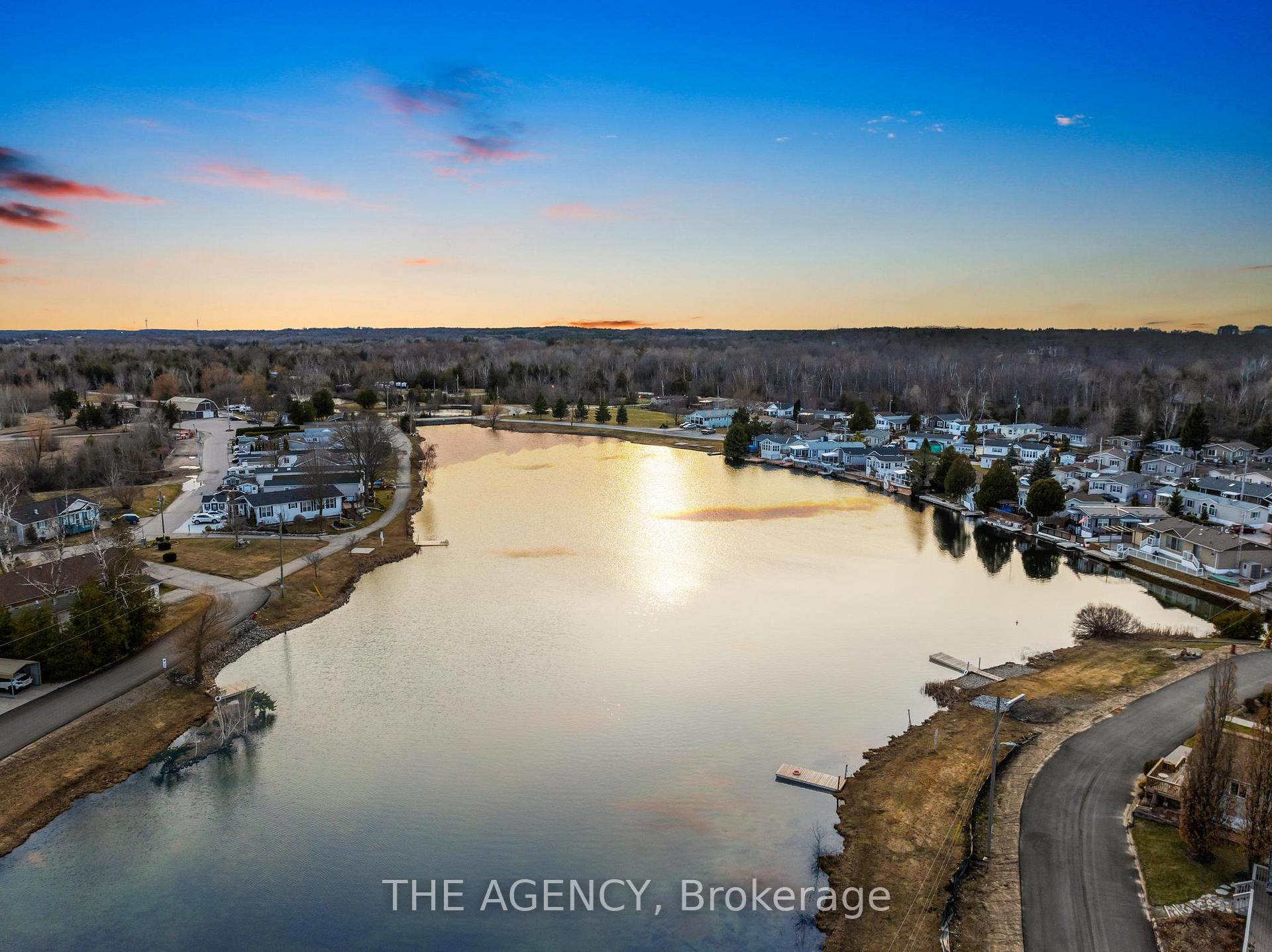 Photo 2 of 35 Trillium Beach Road, Puslinch, Puslinch Lake Settlement Areas — HOMEH