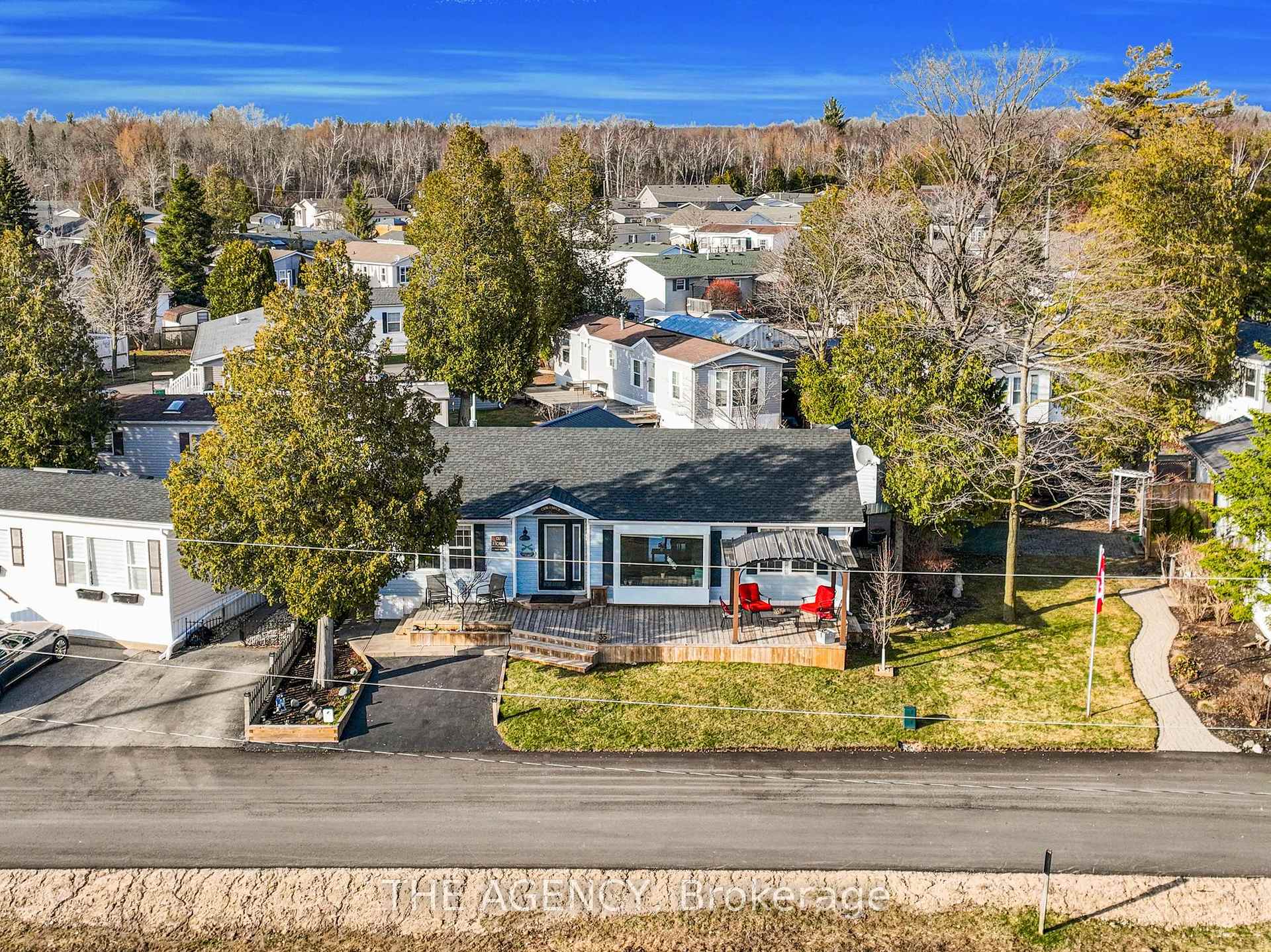 Photo 5 of 35 Trillium Beach Road, Puslinch, Puslinch Lake Settlement Areas — HOMEH