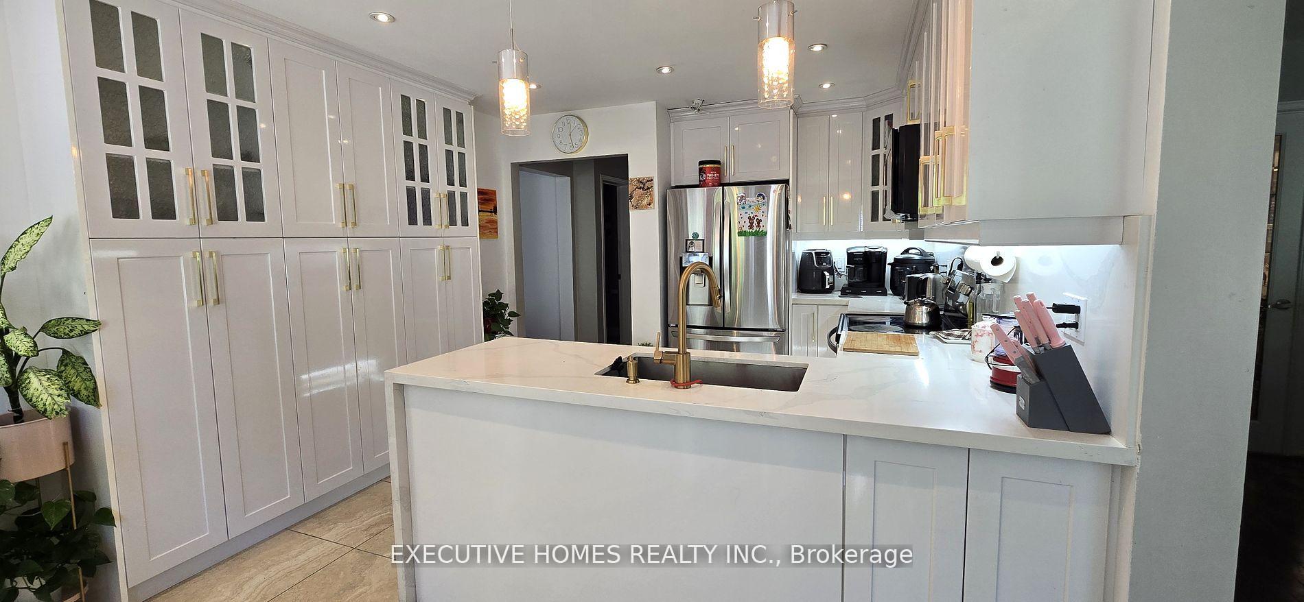 Photo 2 of 2342 Wildwood Crescent, Pickering, Brock Ridge — HOMEH