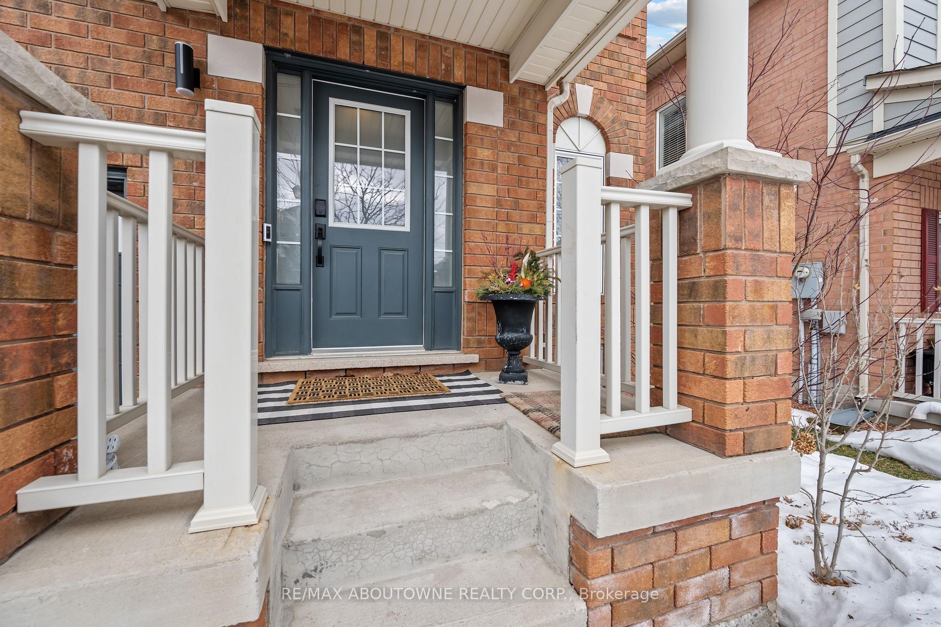 Photo 3 of 889 Zelinsky Crescent, Milton, Coates — HOMEH