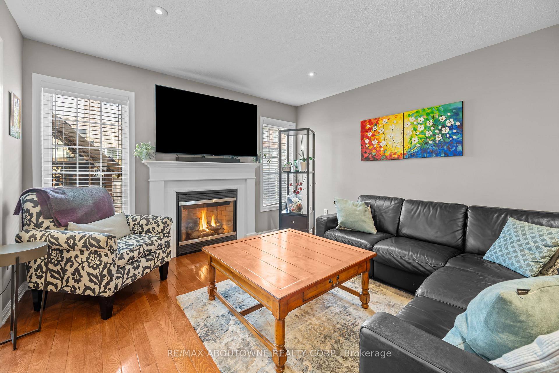 Photo 5 of 889 Zelinsky Crescent, Milton, Coates — HOMEH
