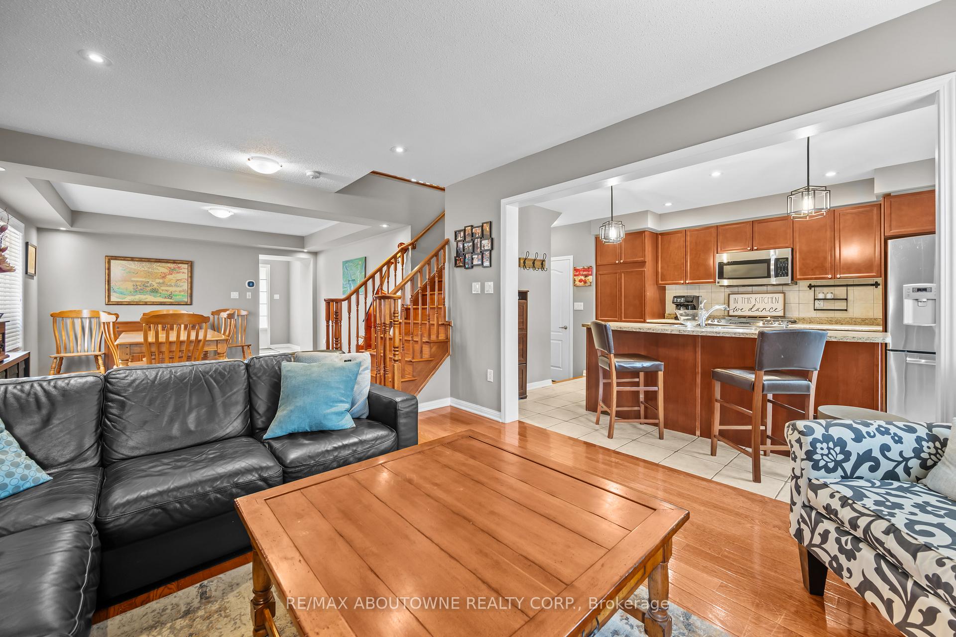 Photo 6 of 889 Zelinsky Crescent, Milton, Coates — HOMEH