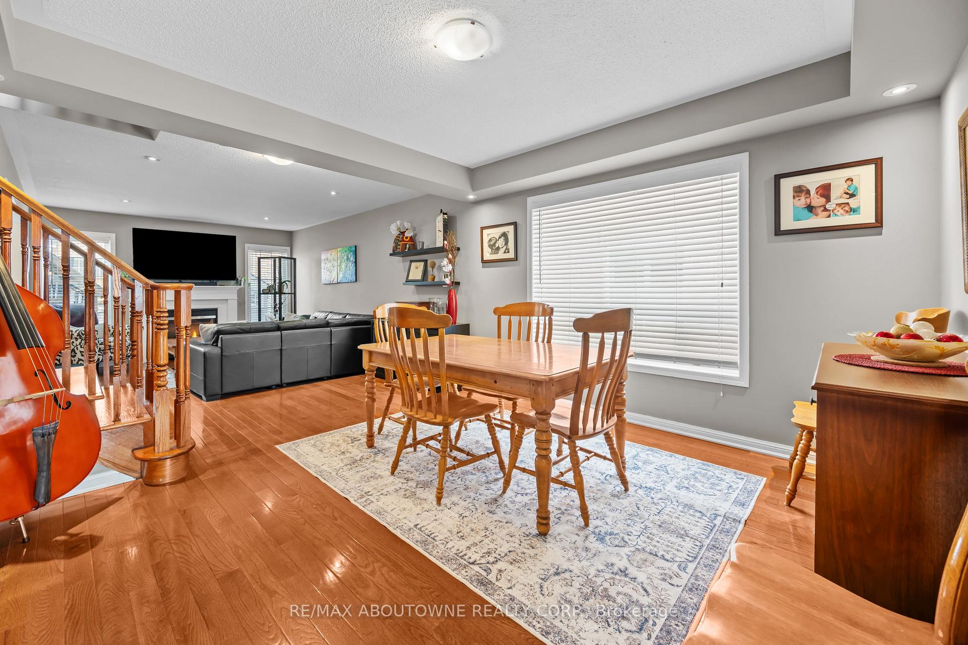 Photo 7 of 889 Zelinsky Crescent, Milton, Coates — HOMEH