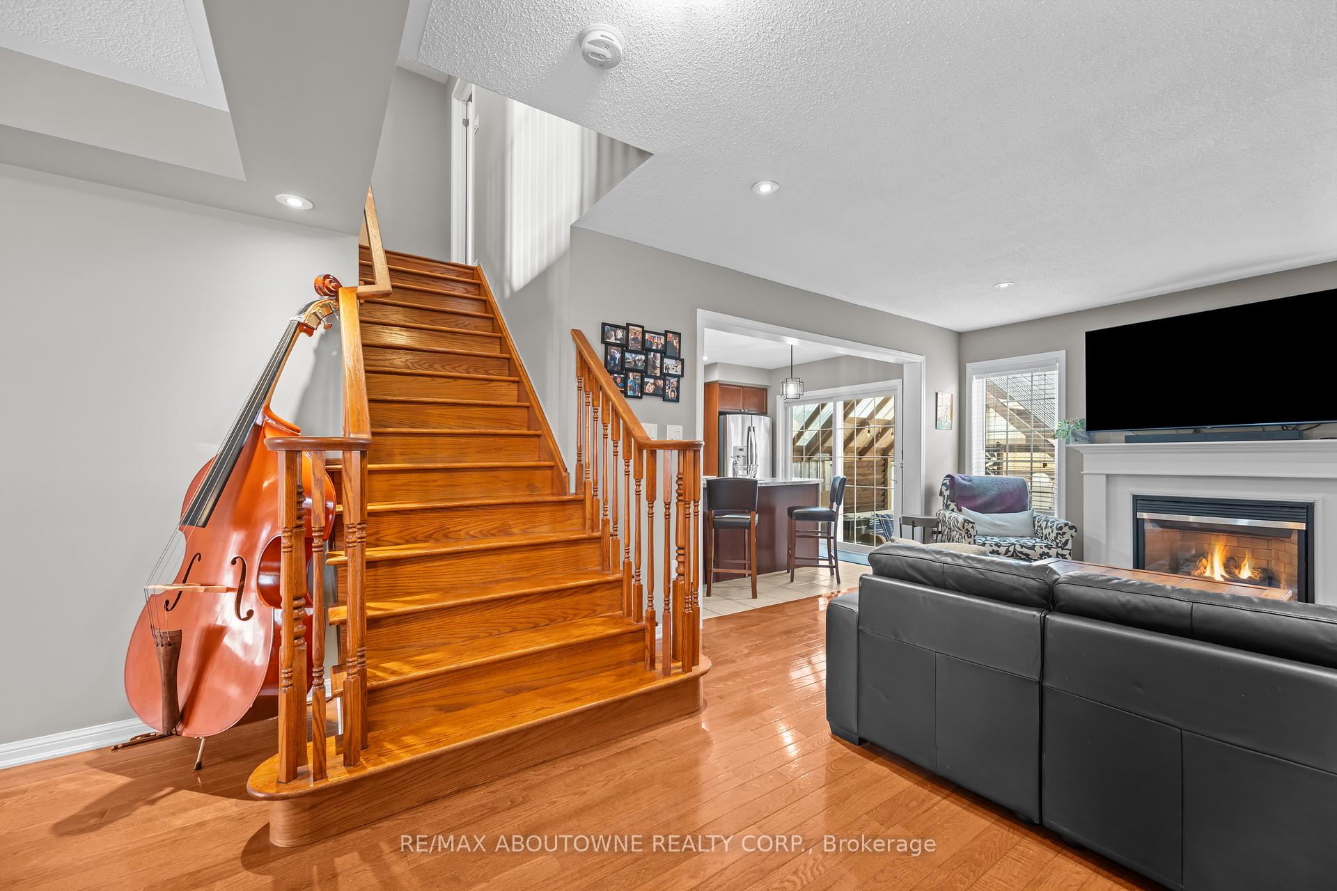 Photo 13 of 889 Zelinsky Crescent, Milton, Coates — HOMEH