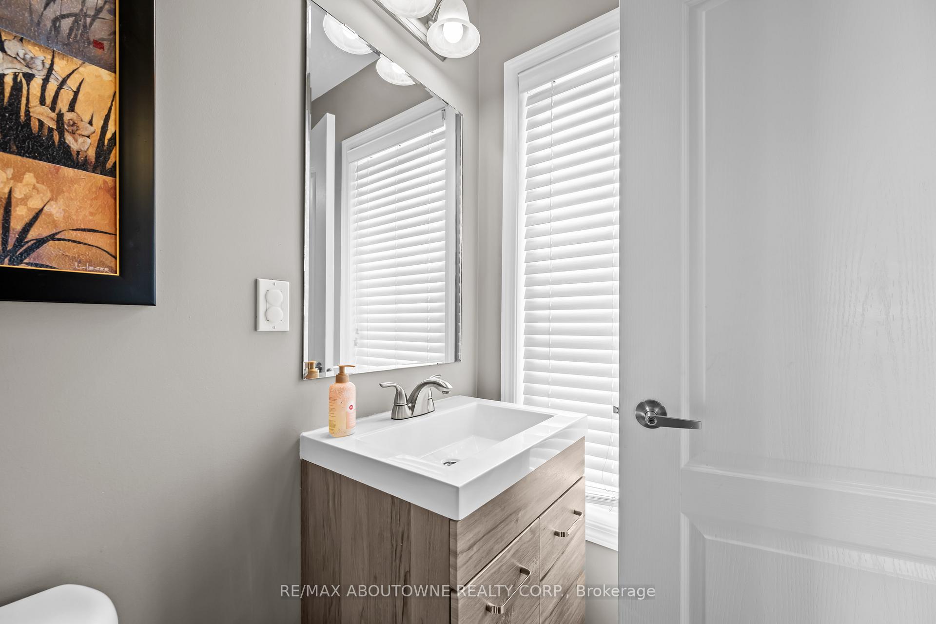 Photo 14 of 889 Zelinsky Crescent, Milton, Coates — HOMEH