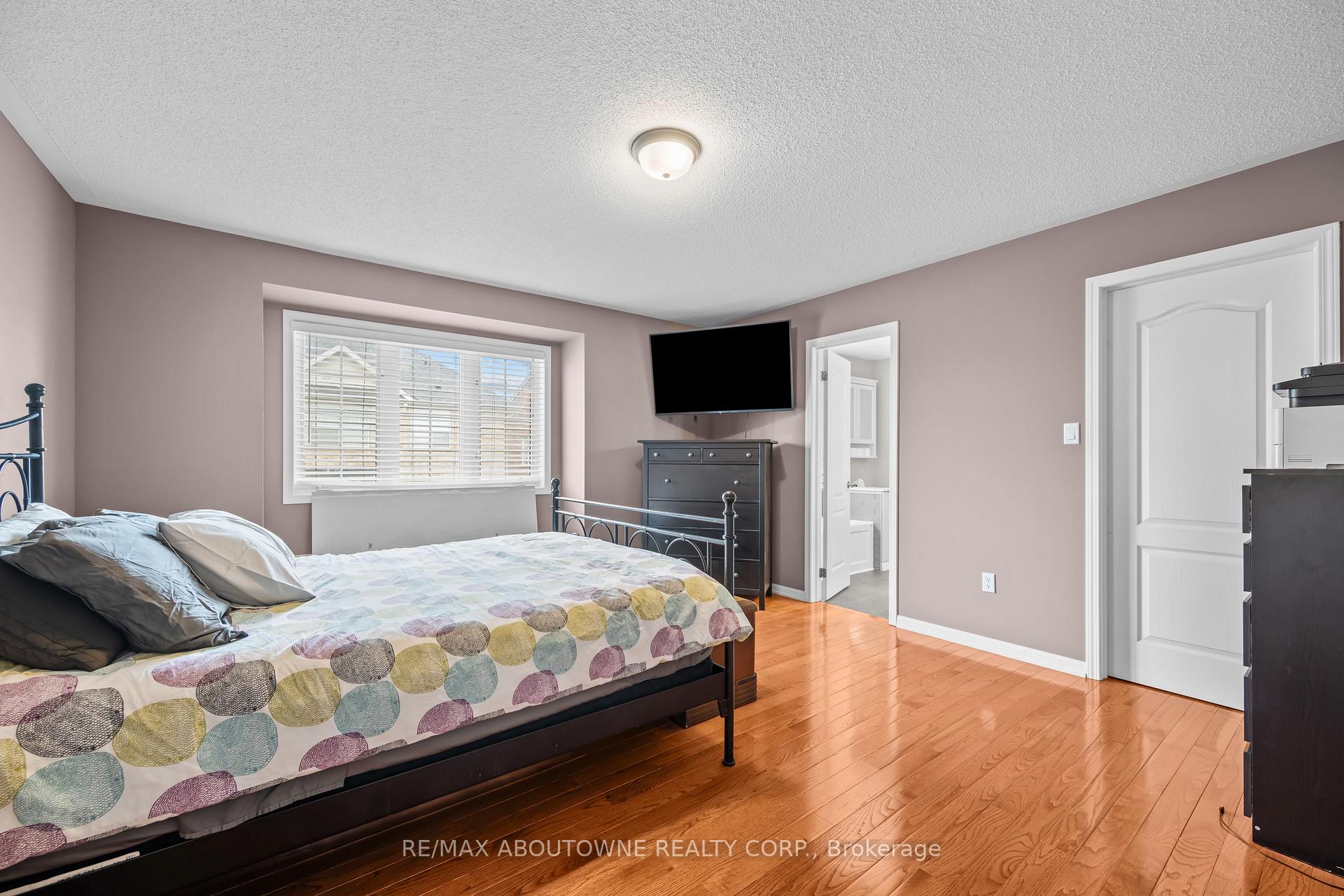 Photo 15 of 889 Zelinsky Crescent, Milton, Coates — HOMEH