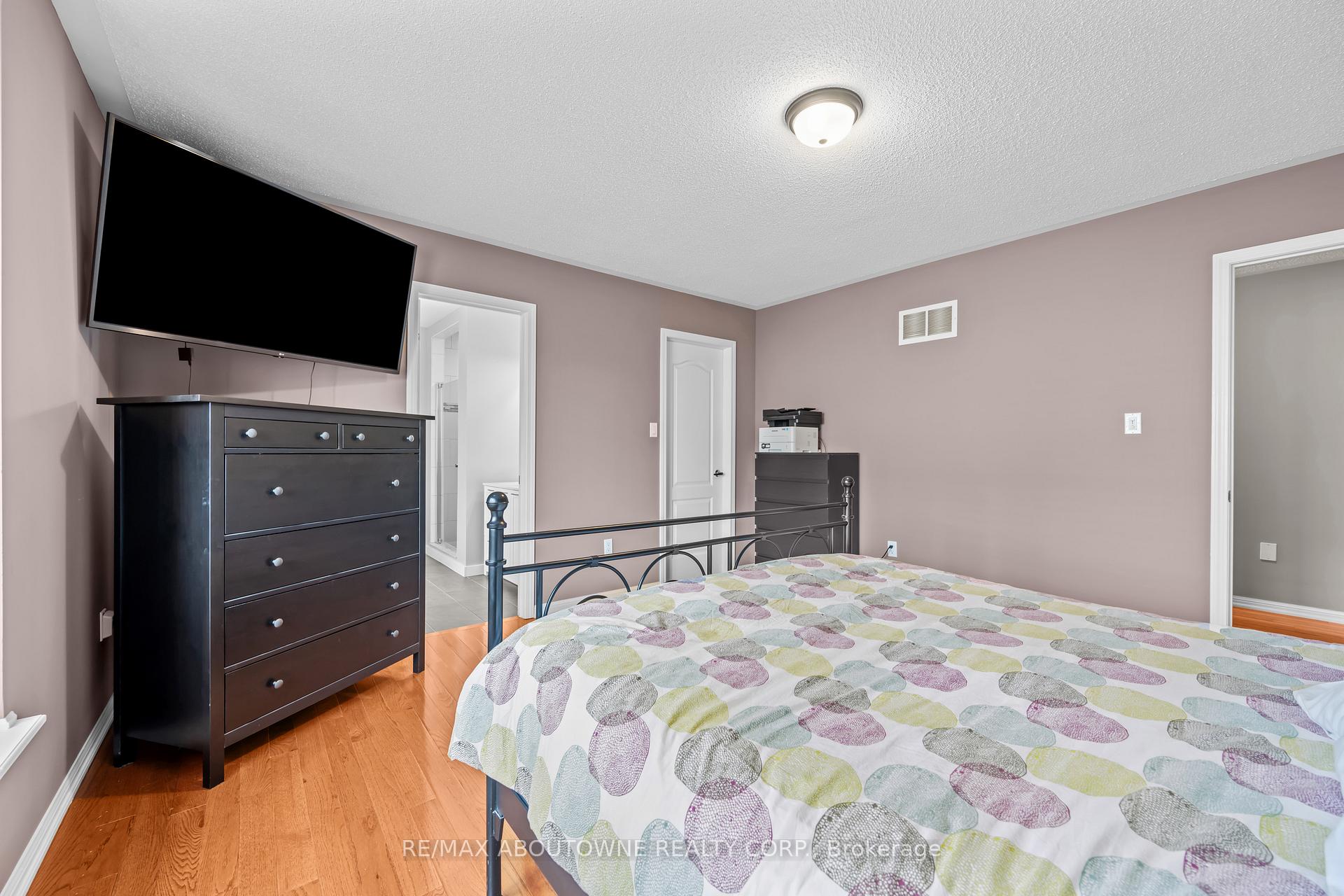 Photo 16 of 889 Zelinsky Crescent, Milton, Coates — HOMEH