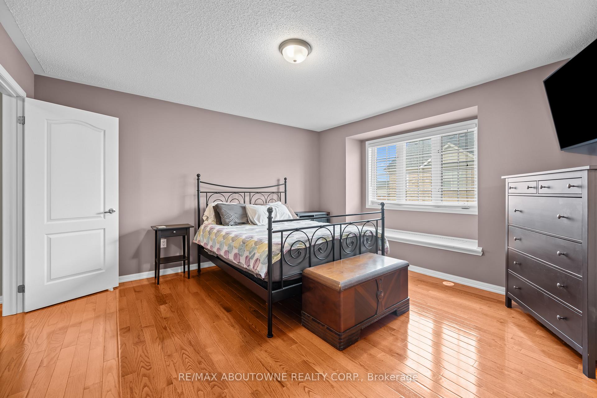 Photo 17 of 889 Zelinsky Crescent, Milton, Coates — HOMEH