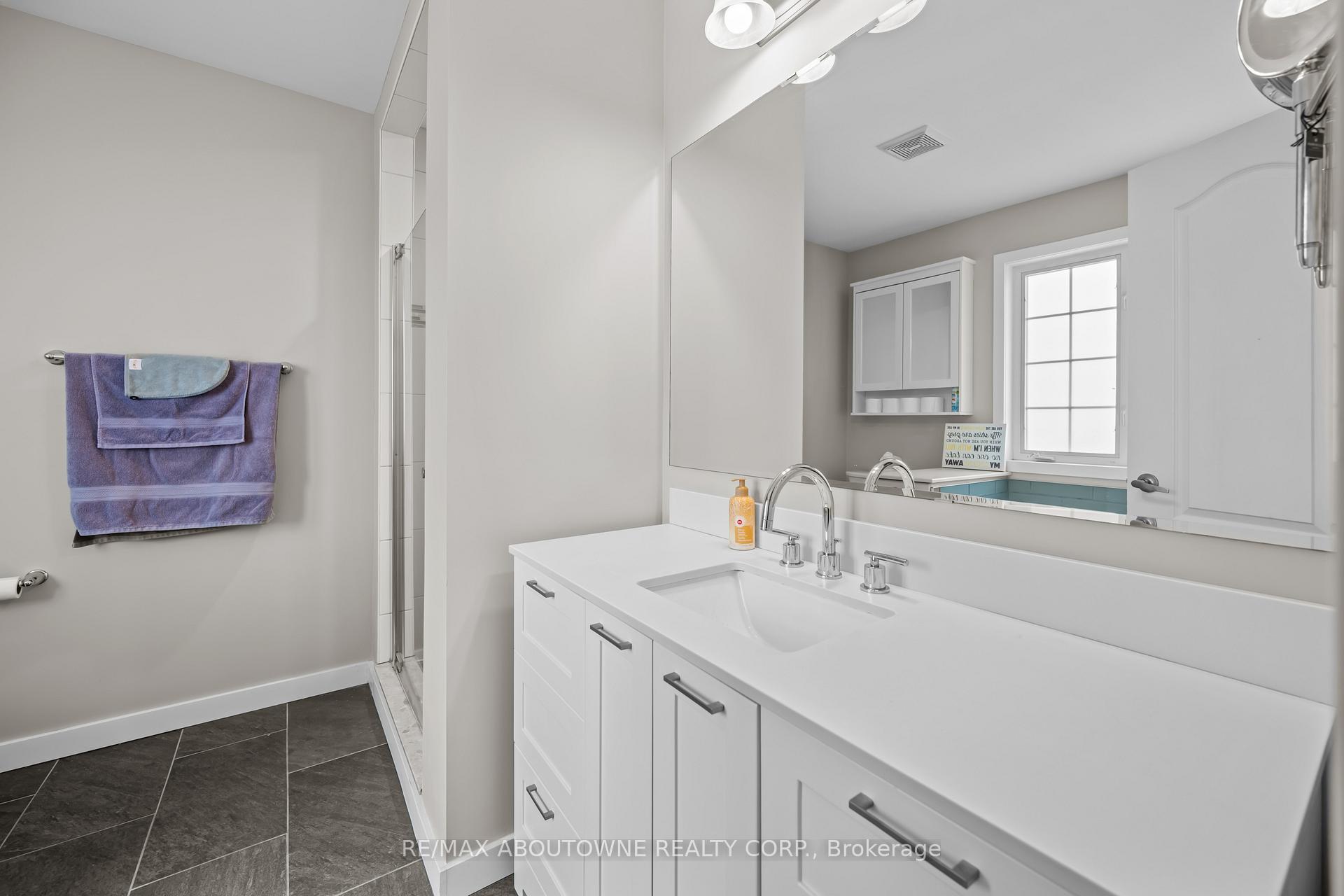 Photo 18 of 889 Zelinsky Crescent, Milton, Coates — HOMEH