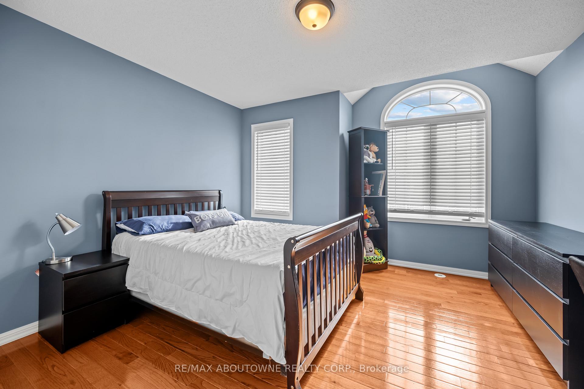 Photo 20 of 889 Zelinsky Crescent, Milton, Coates — HOMEH