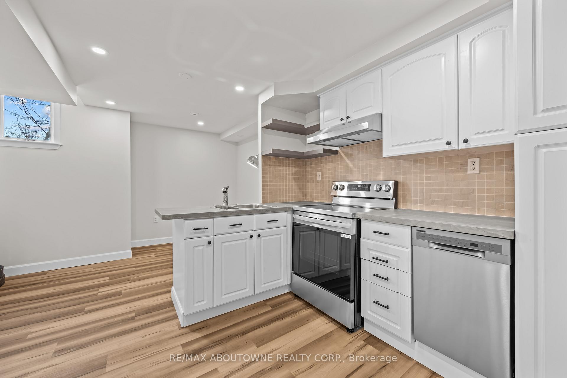 Photo 24 of 889 Zelinsky Crescent, Milton, Coates — HOMEH