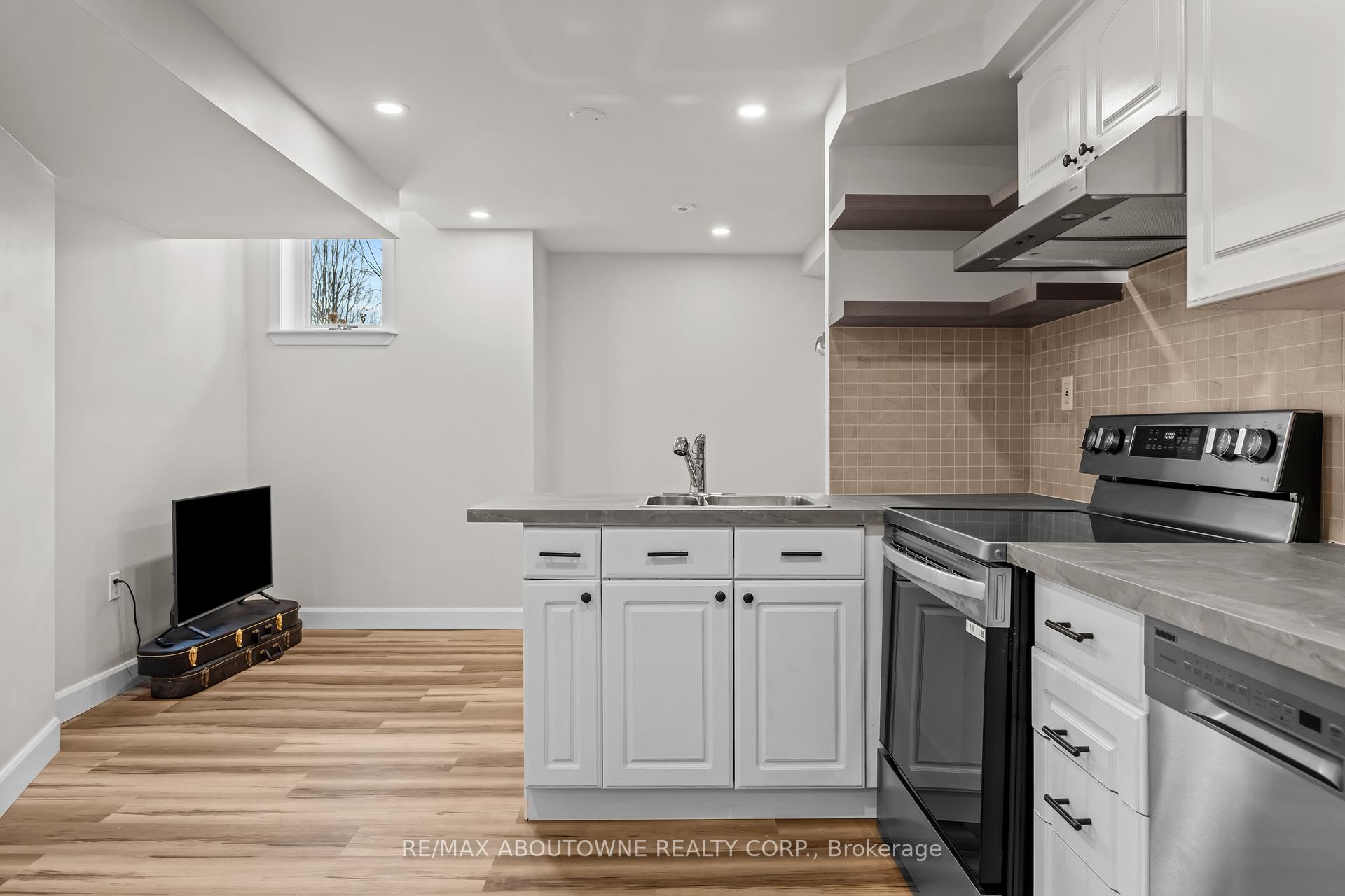 Photo 26 of 889 Zelinsky Crescent, Milton, Coates — HOMEH