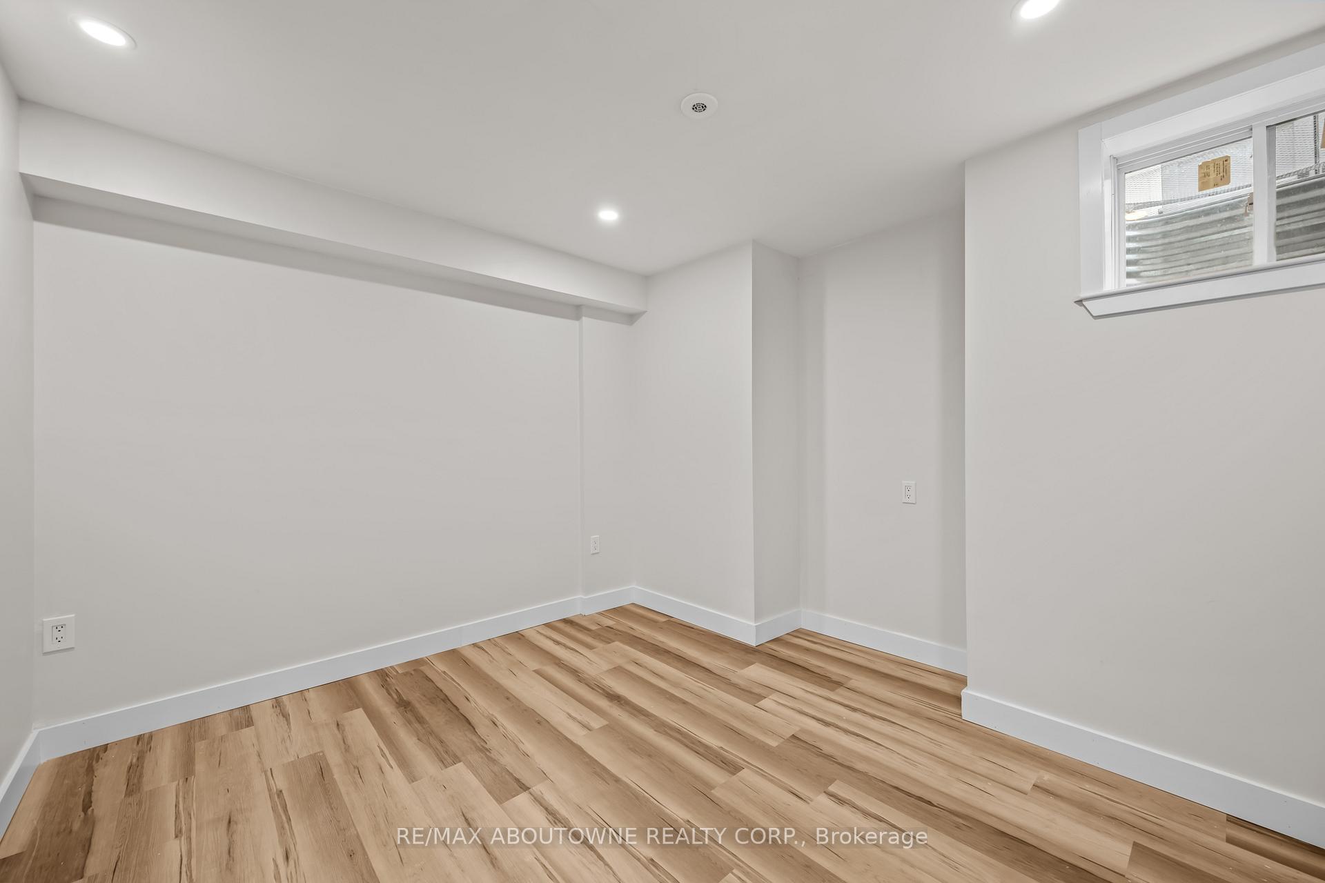 Photo 27 of 889 Zelinsky Crescent, Milton, Coates — HOMEH