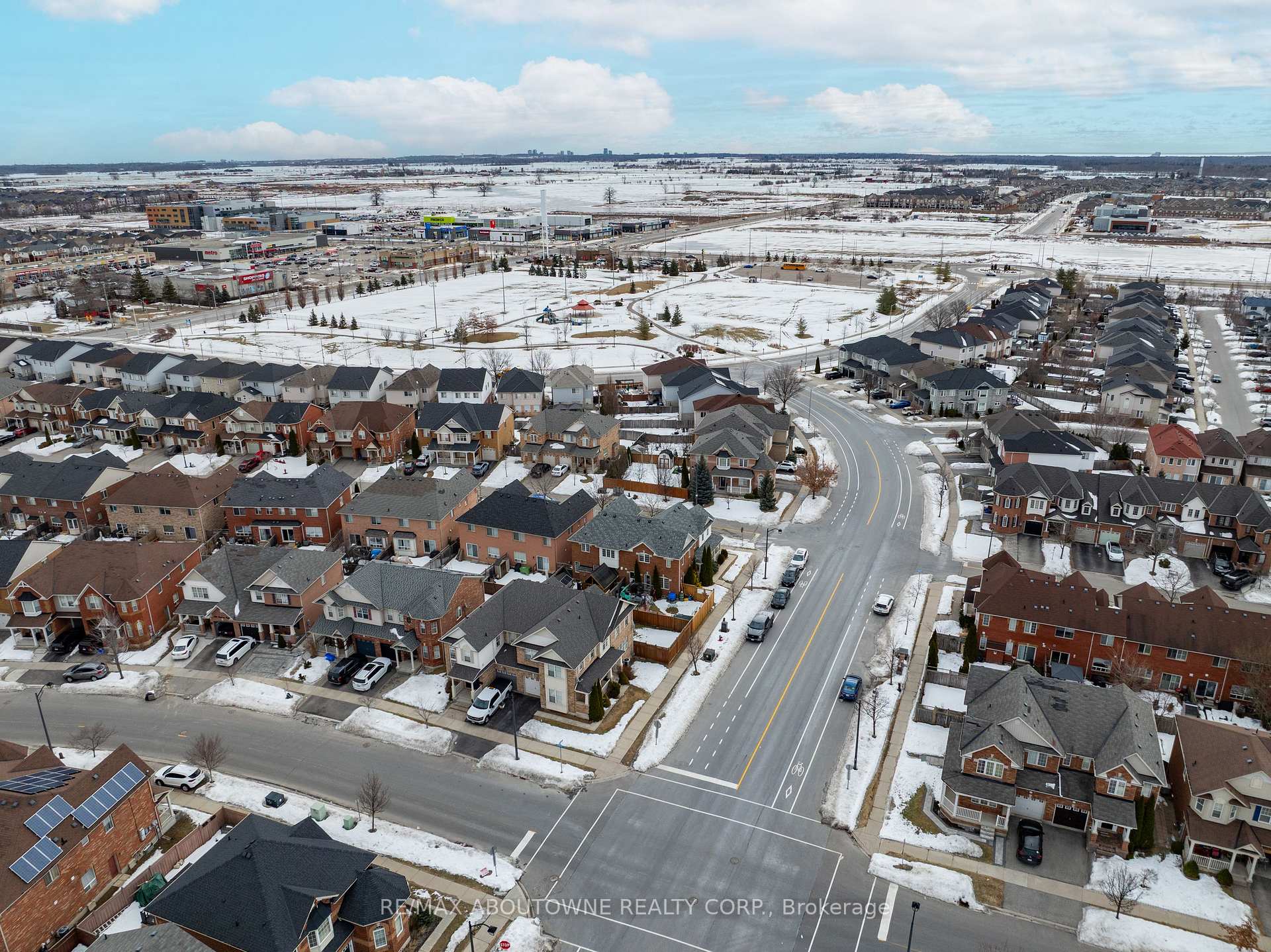 Photo 35 of 889 Zelinsky Crescent, Milton, Coates — HOMEH
