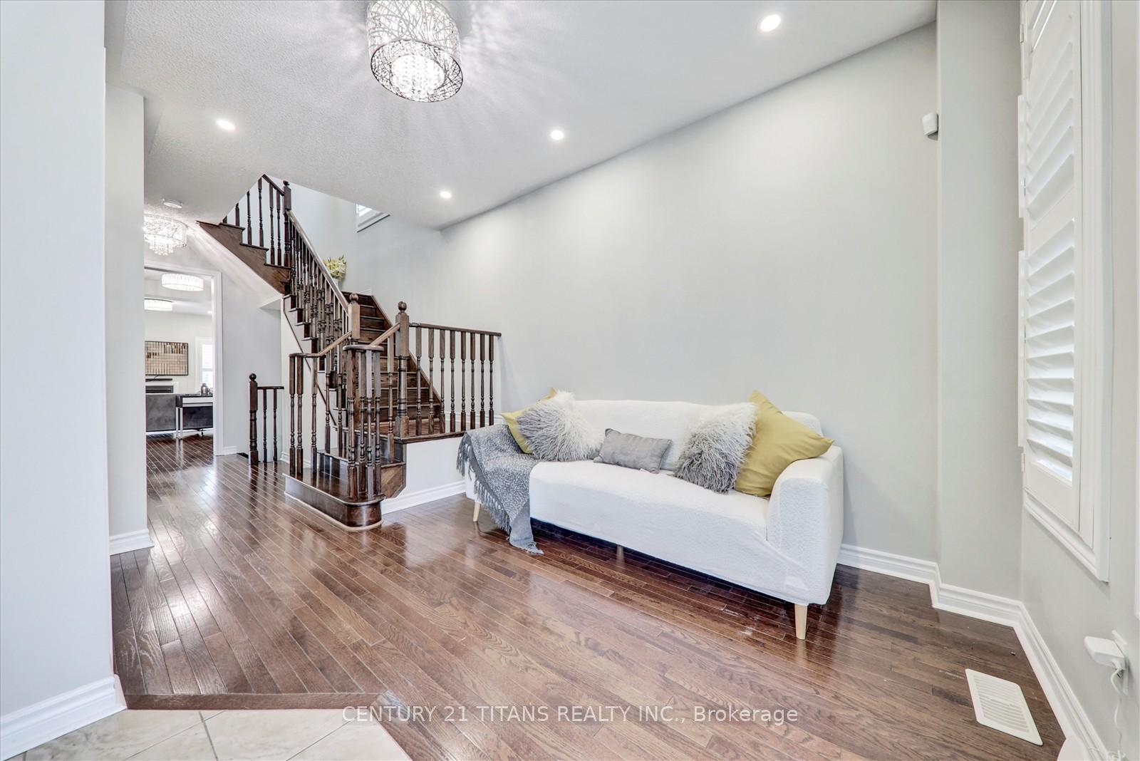 Photo 5 of 1526 Dusty Drive, Pickering, Duffin Heights — HOMEH