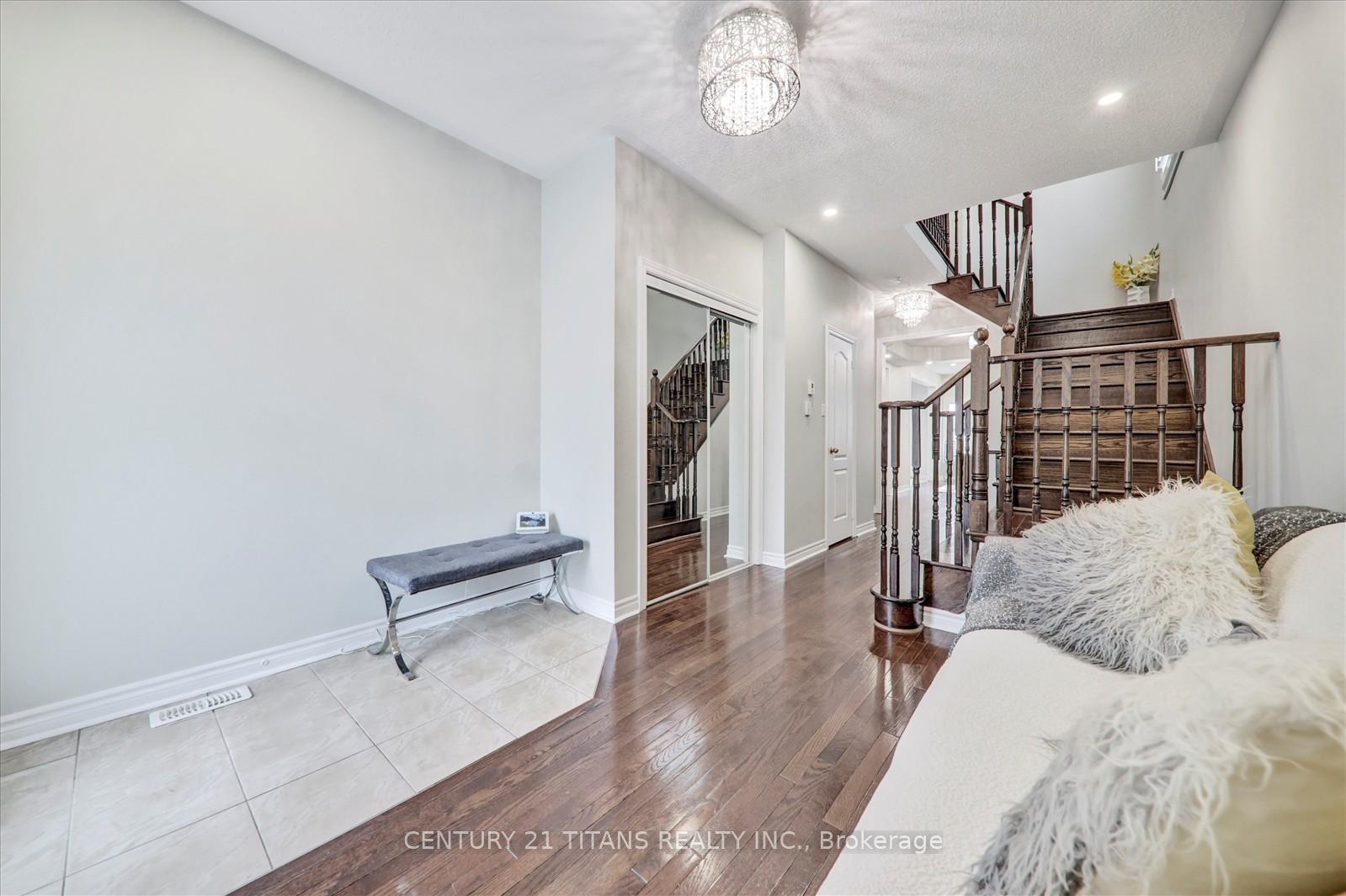 Photo 6 of 1526 Dusty Drive, Pickering, Duffin Heights — HOMEH
