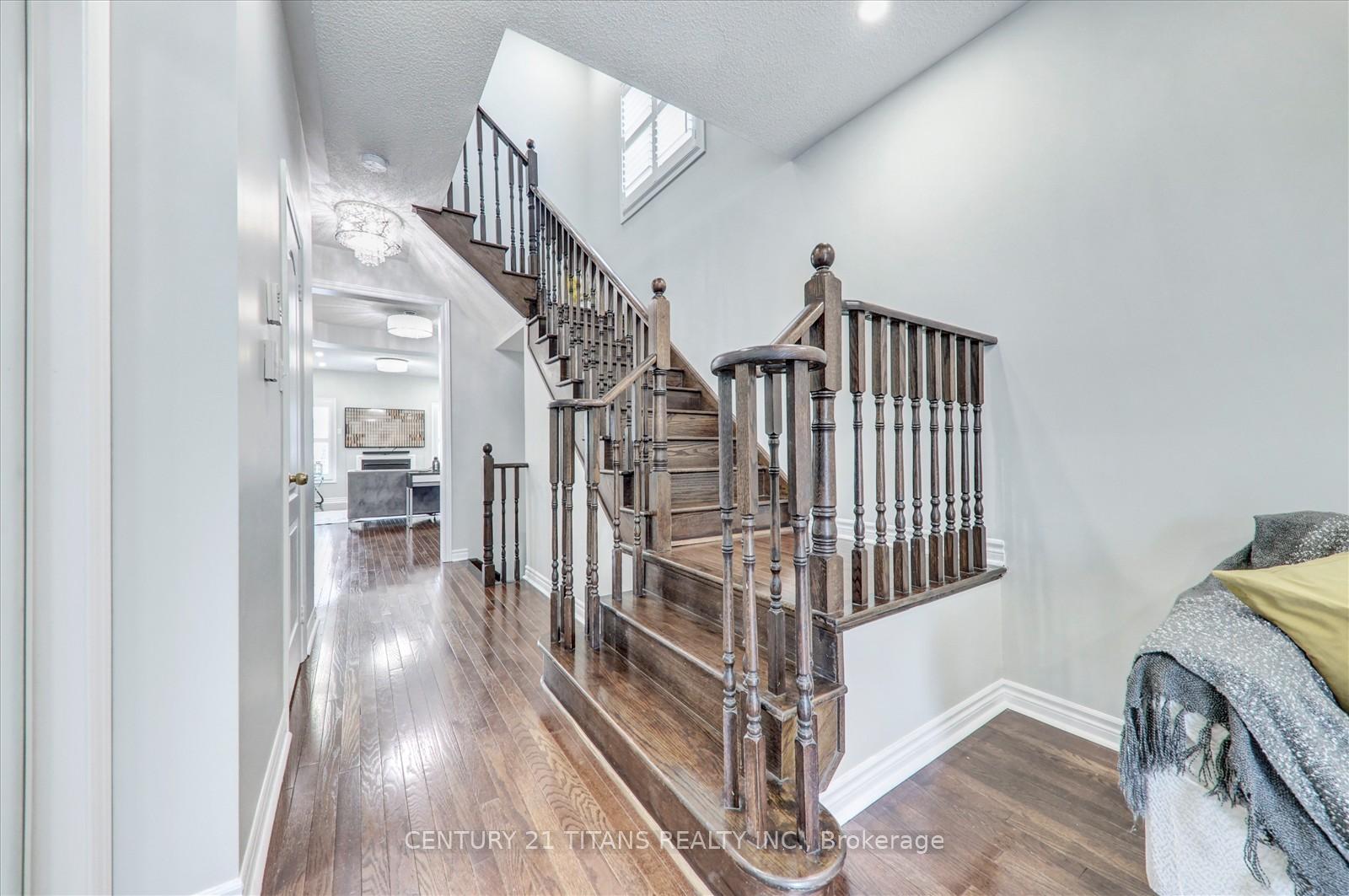 Photo 8 of 1526 Dusty Drive, Pickering, Duffin Heights — HOMEH