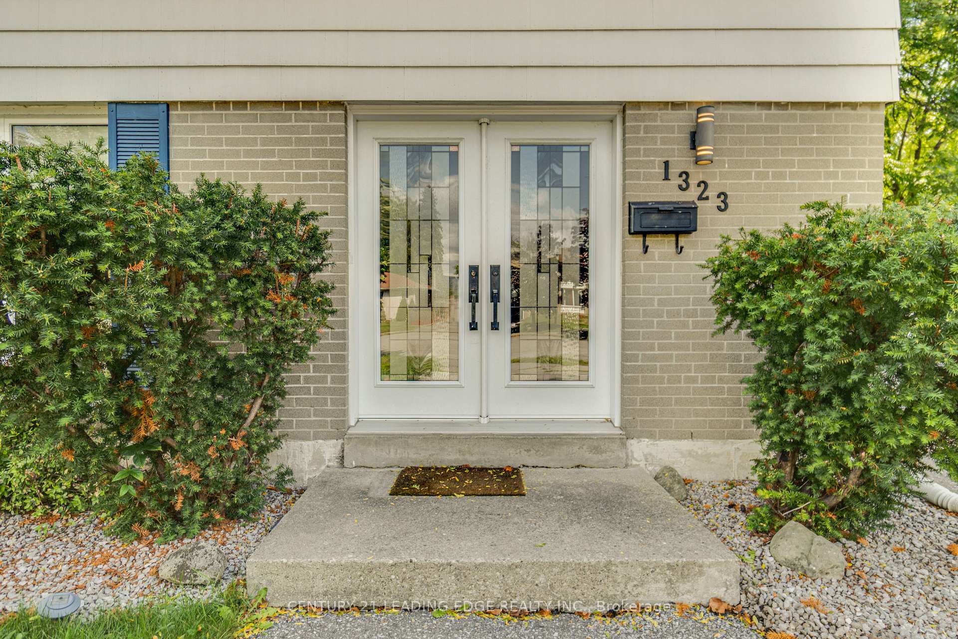 Photo 4 of 1323 Poprad Avenue, Pickering, Bay Ridges — HOMEH