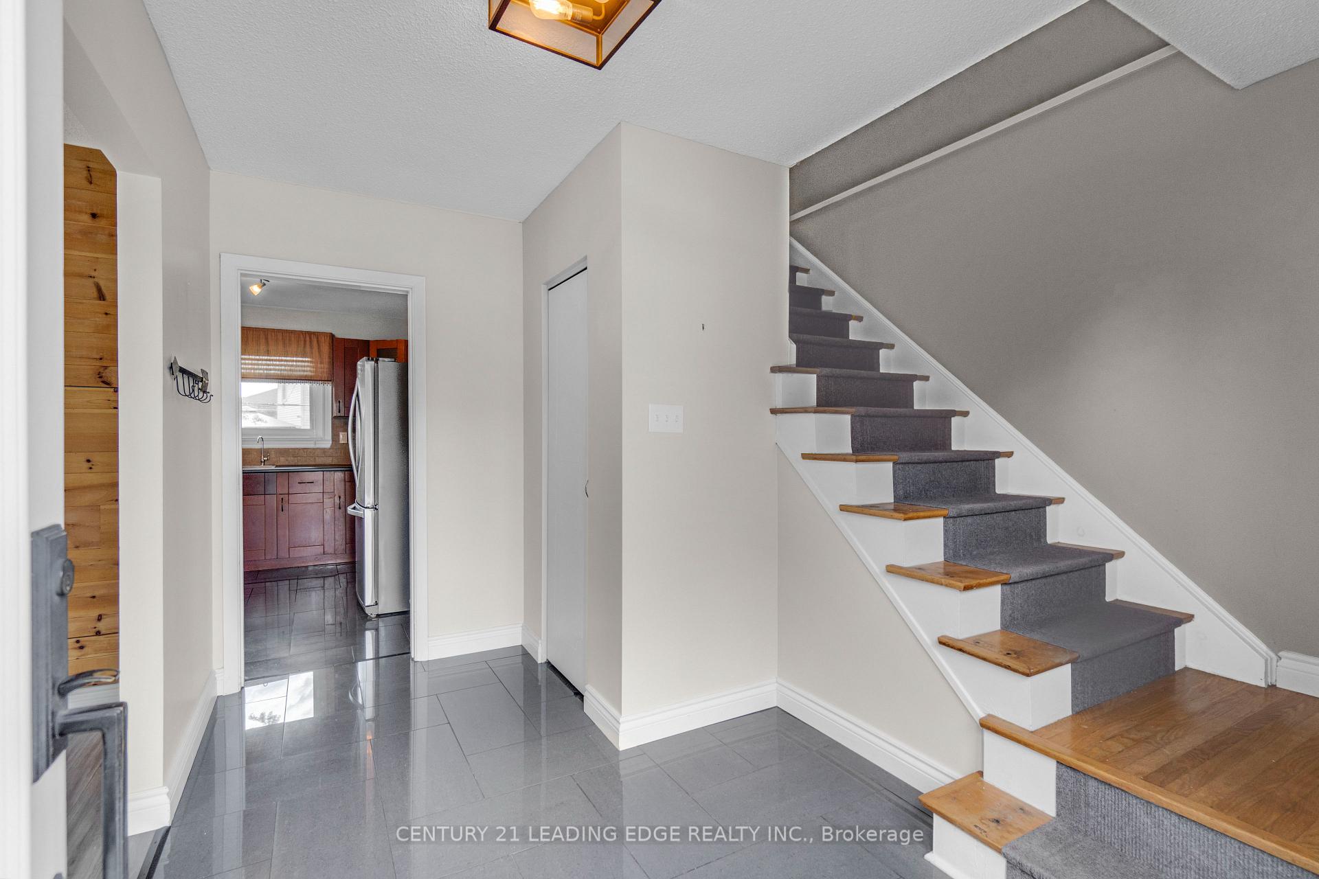 Photo 5 of 1323 Poprad Avenue, Pickering, Bay Ridges — HOMEH