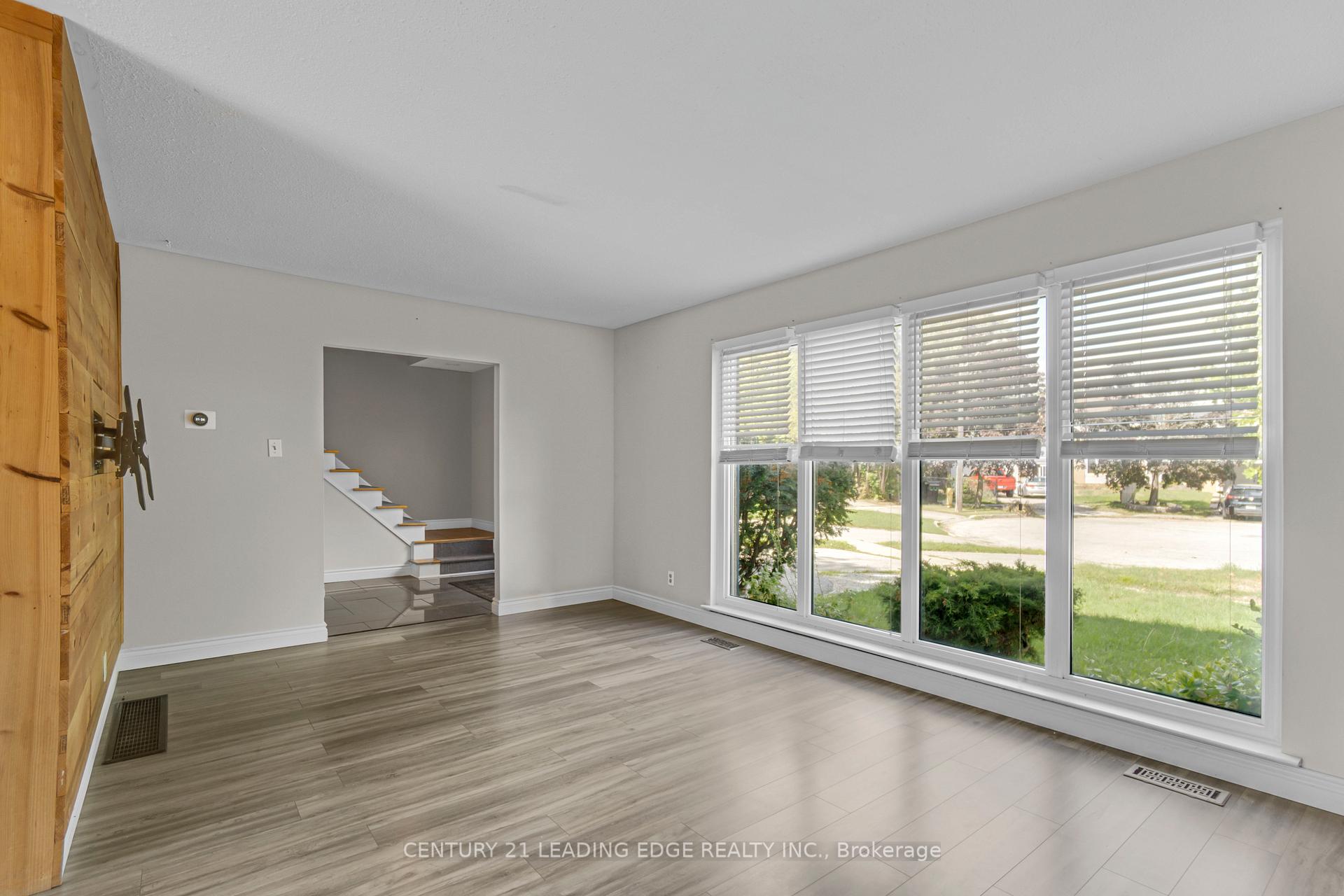 Photo 8 of 1323 Poprad Avenue, Pickering, Bay Ridges — HOMEH