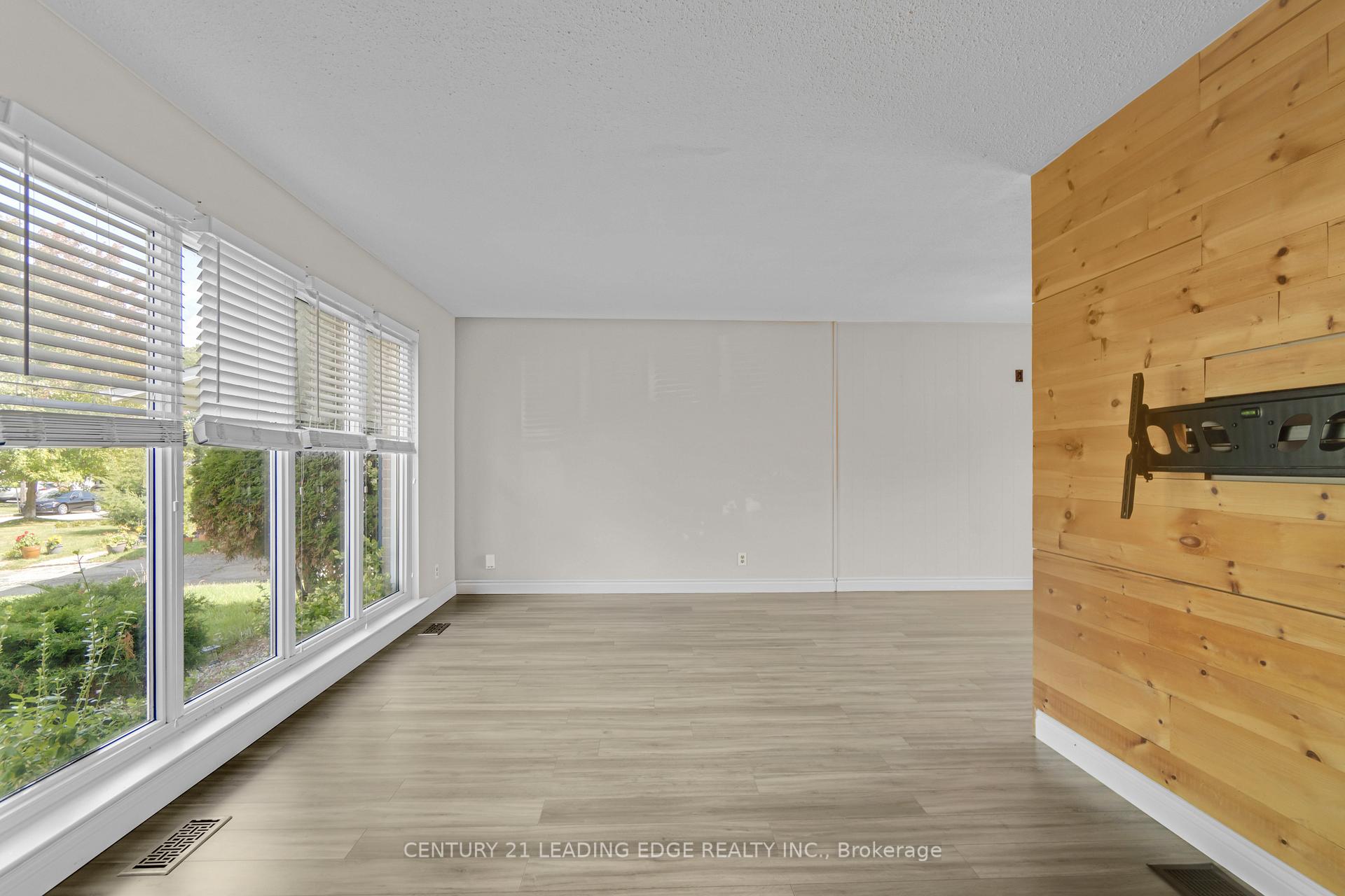 Photo 9 of 1323 Poprad Avenue, Pickering, Bay Ridges — HOMEH