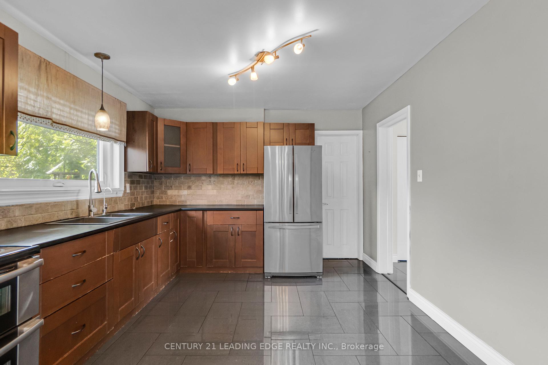 Photo 13 of 1323 Poprad Avenue, Pickering, Bay Ridges — HOMEH