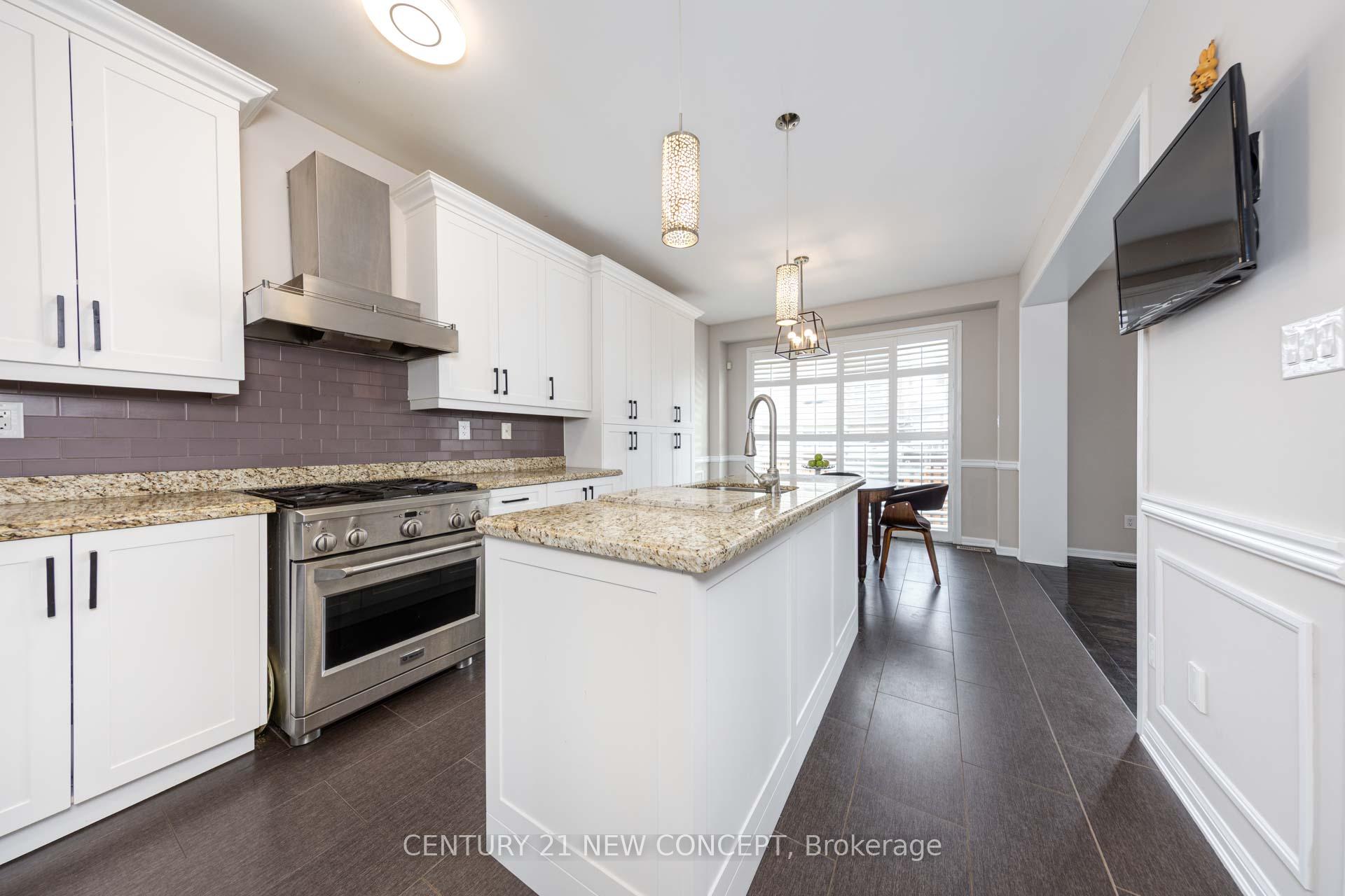 Photo 5 of 286 Schreyer Crescent, Milton, Harrison — HOMEH
